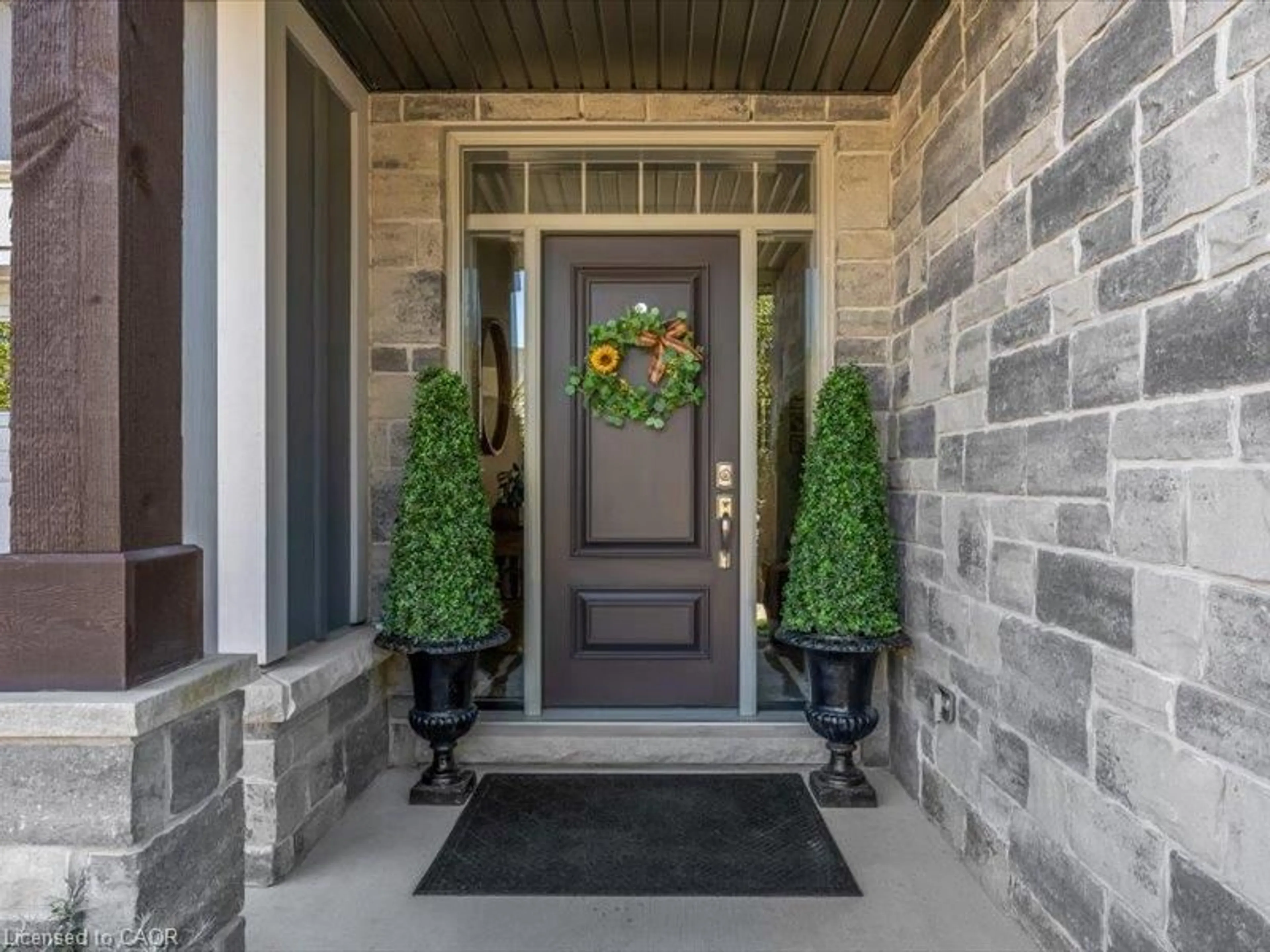 Indoor entryway for 17 Ridgeview Cres, Niagara-on-the-Lake Ontario L0S 1J1