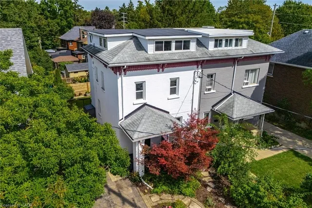 54 Willow St, Waterloo 2