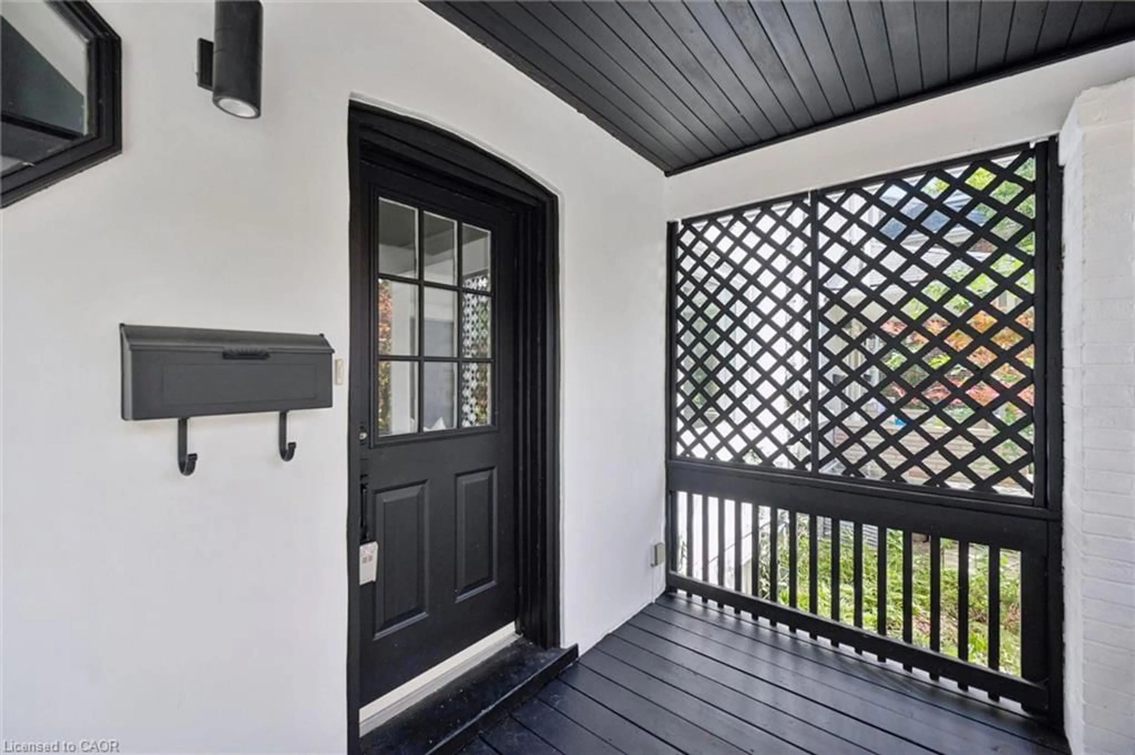 Indoor entryway for 54 Willow St, Waterloo Ontario N2J 1V5