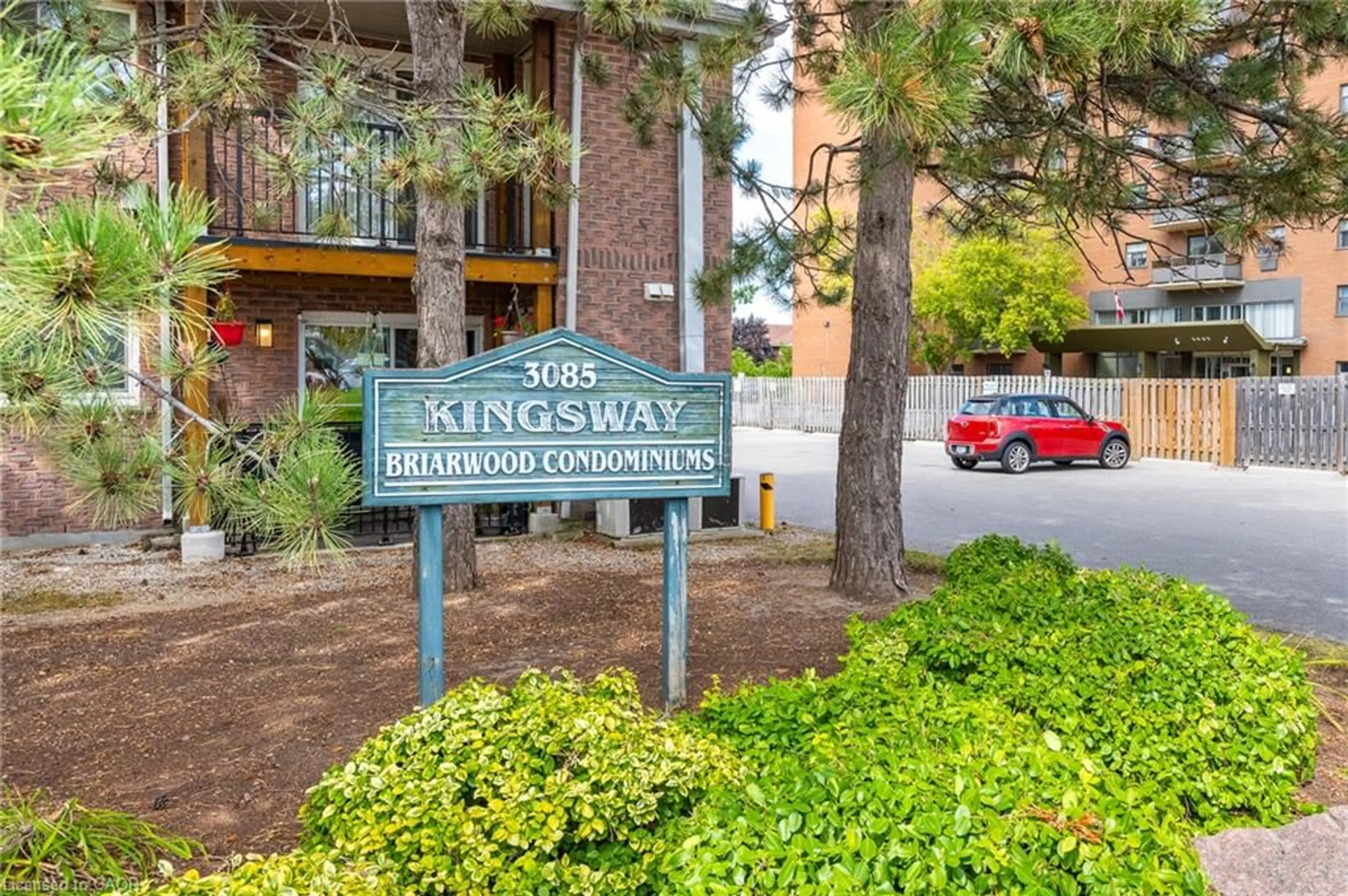 Indoor entryway for 3085 Kingsway Dr #13, Kitchener Ontario N2C 2P2