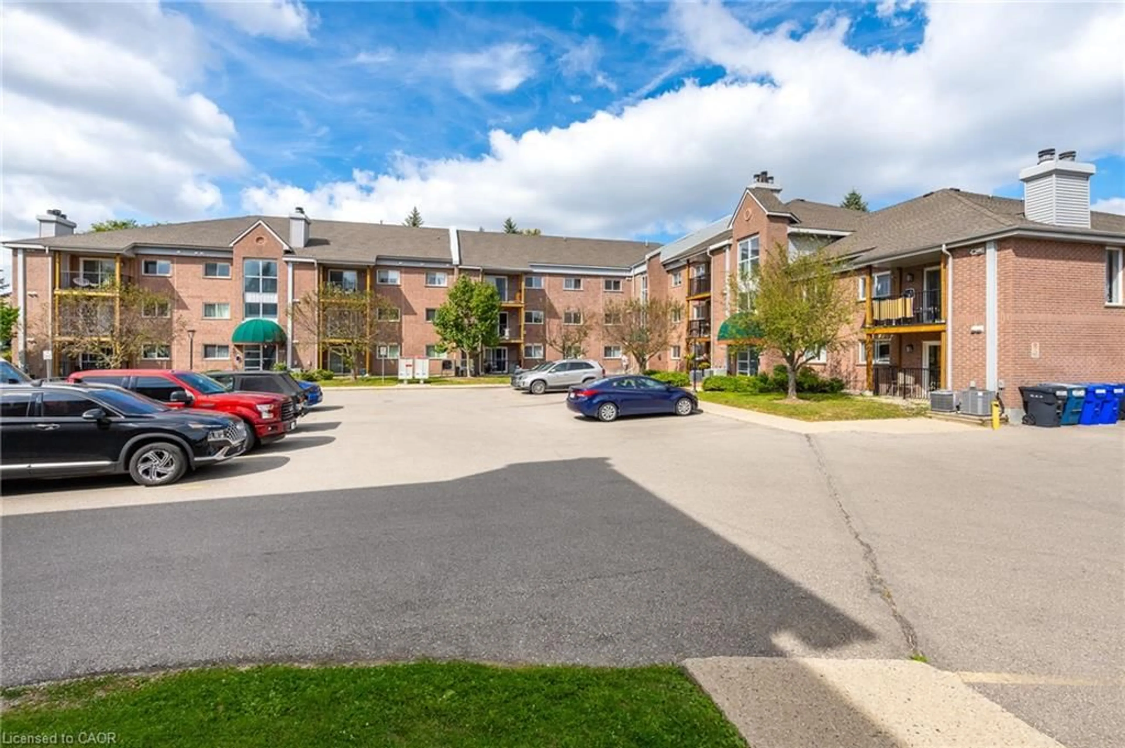 Patio, street for 3085 Kingsway Dr #13, Kitchener Ontario N2C 2P2