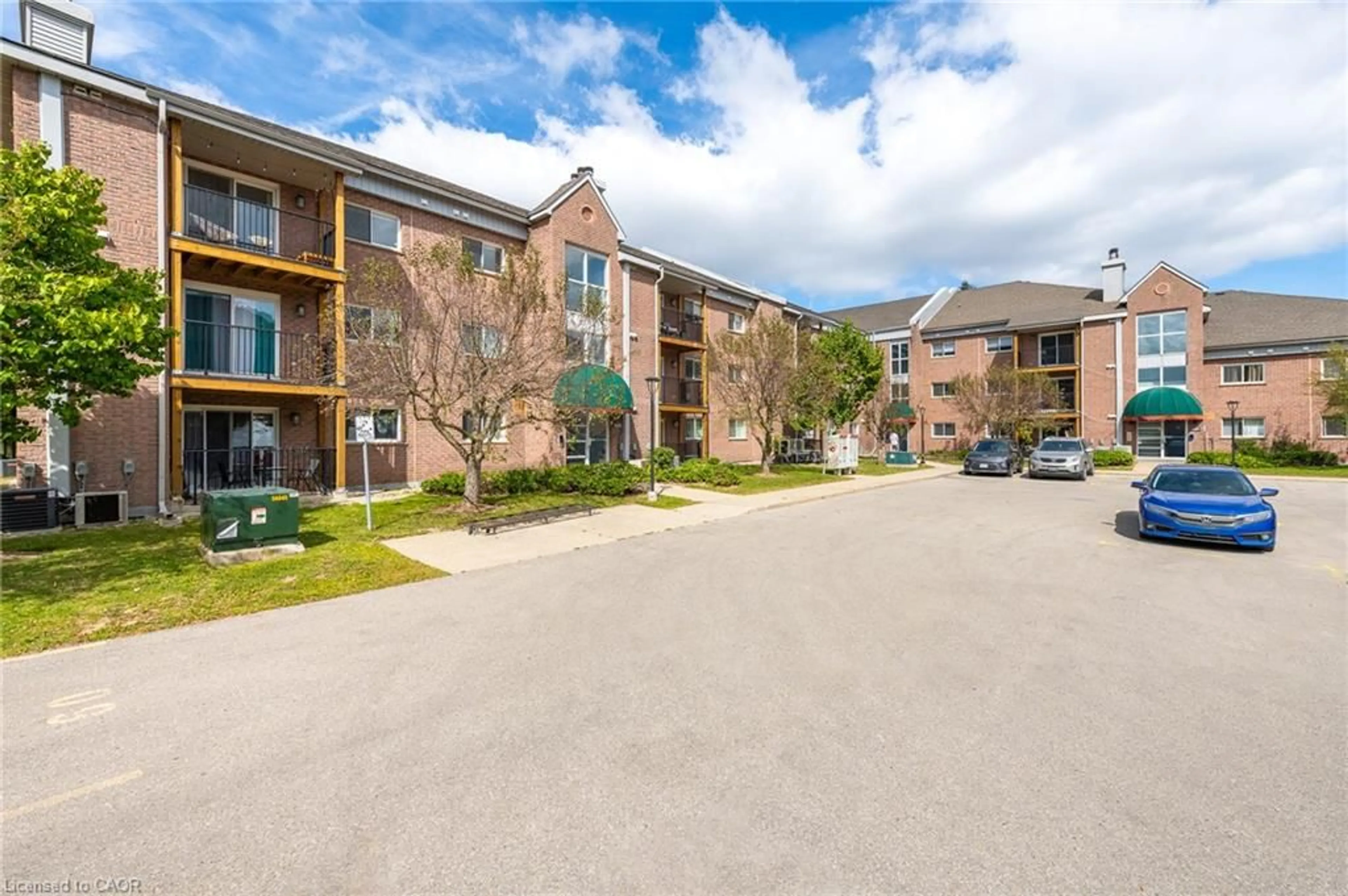 A pic from outside/outdoor area/front of a property/back of a property/a pic from drone, unknown for 3085 Kingsway Dr #13, Kitchener Ontario N2C 2P2