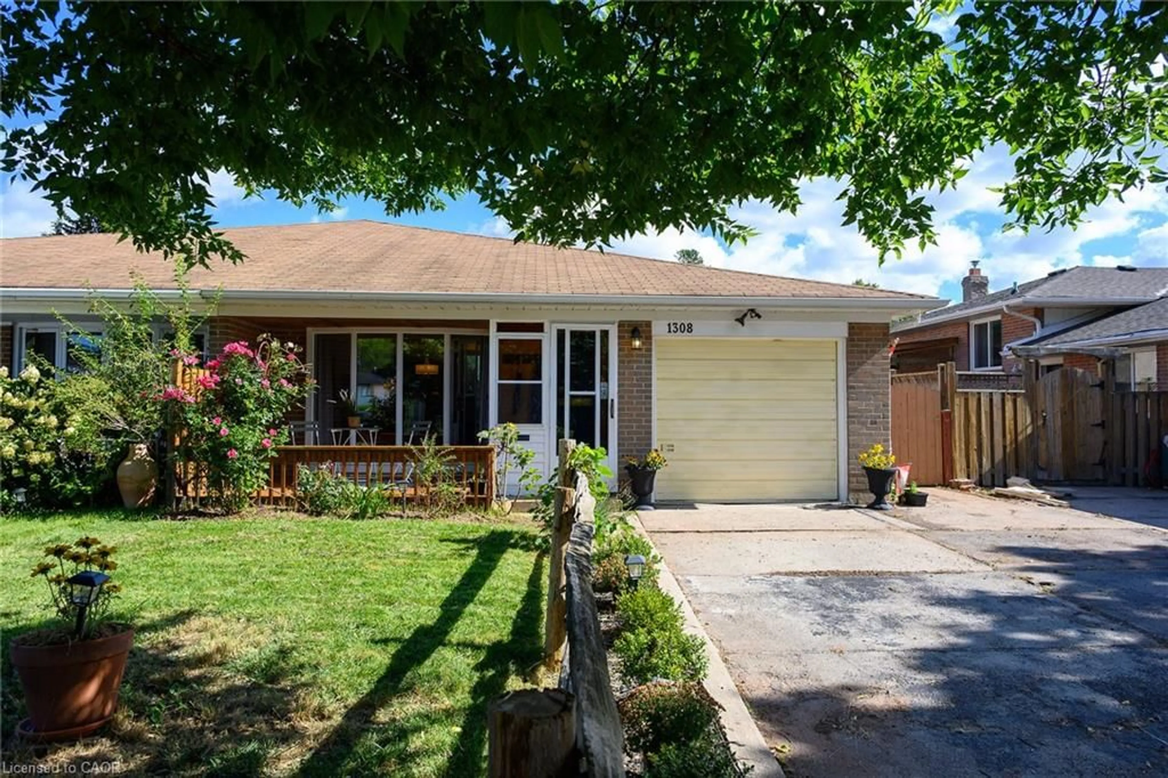 Home with vinyl exterior material, street for 1308 Redbank Cres, Oakville Ontario L6H 1Y5
