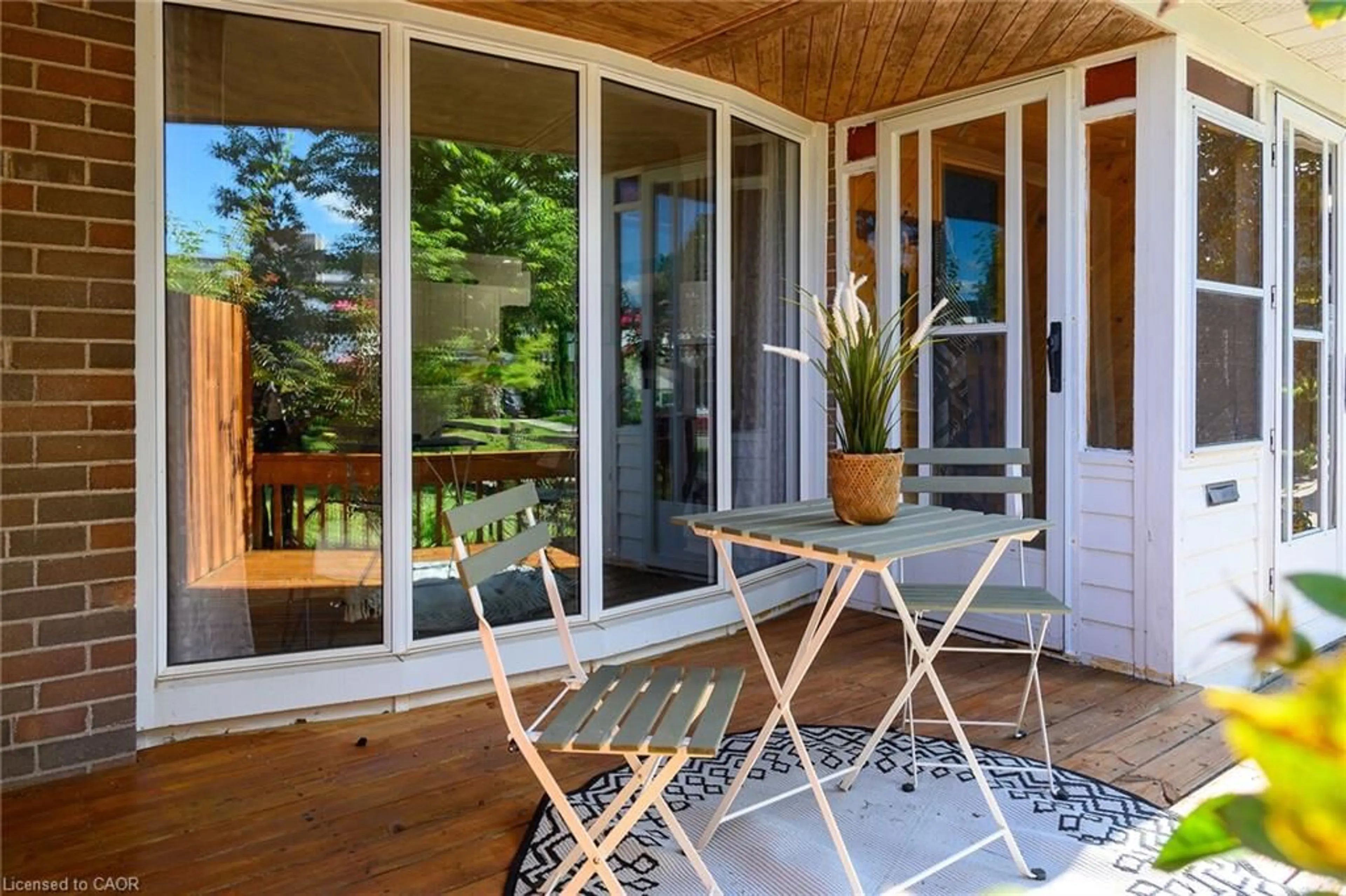 Patio, unknown for 1308 Redbank Cres, Oakville Ontario L6H 1Y5