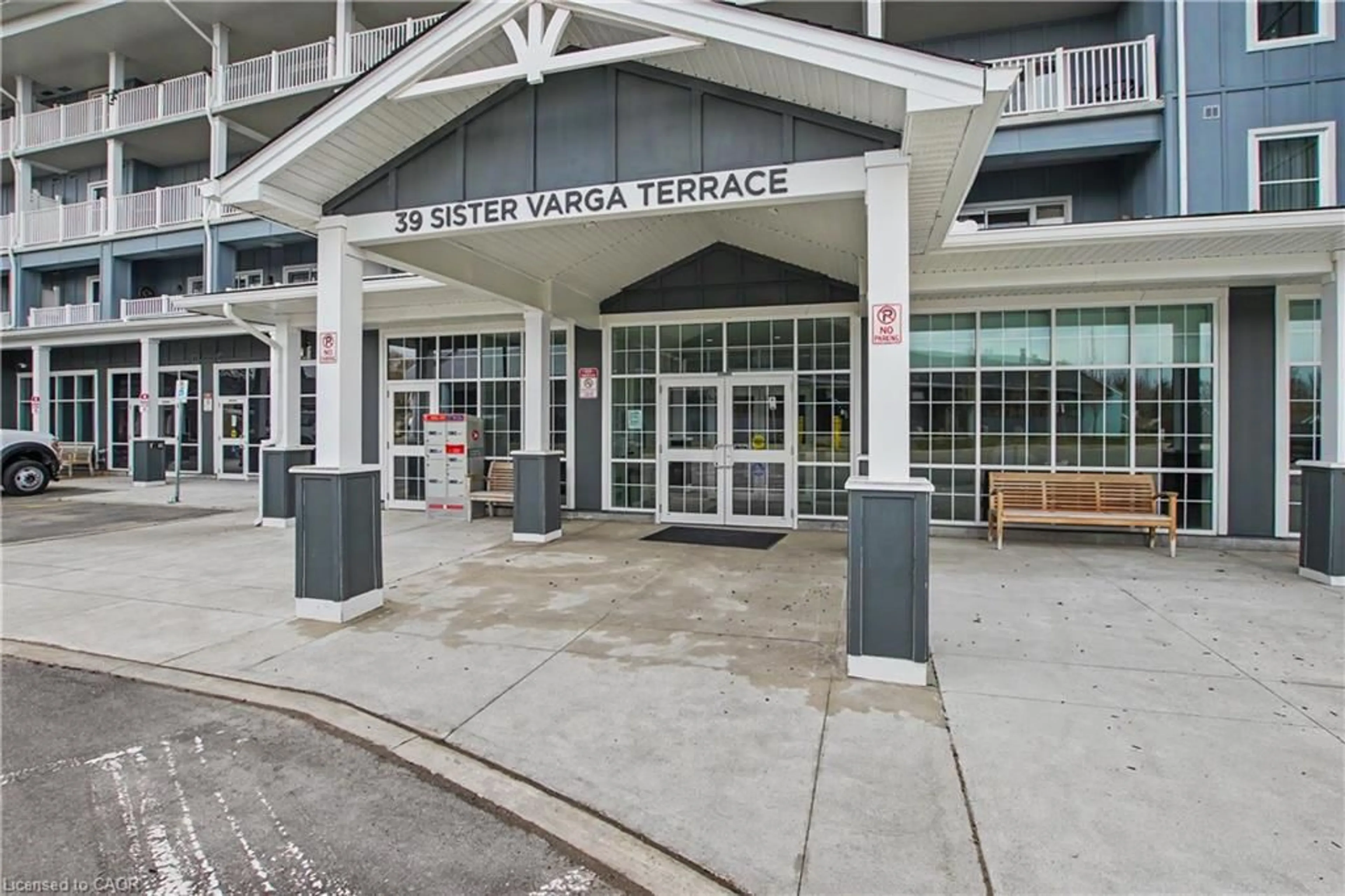 Indoor foyer for 39 Sister Varga Terr #306, Hamilton Ontario L9B 0J7