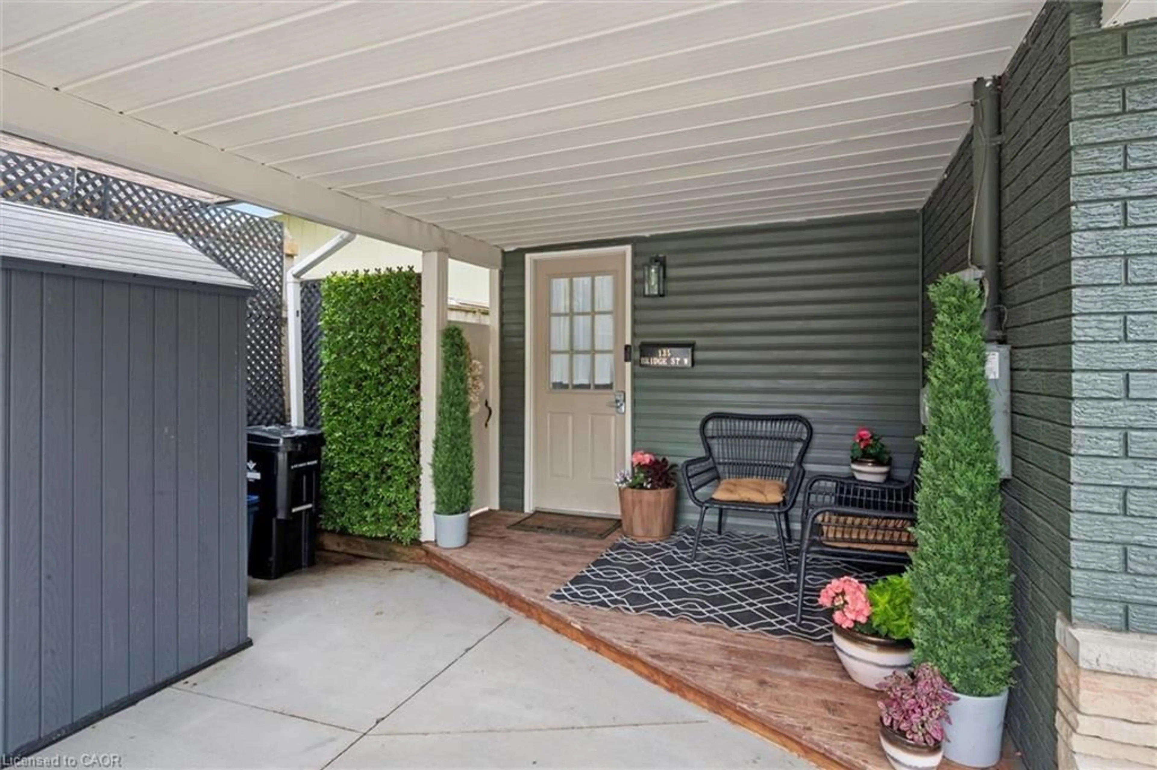 Patio, street for 135 Bridge St, Waterloo Ontario N2K 1K8