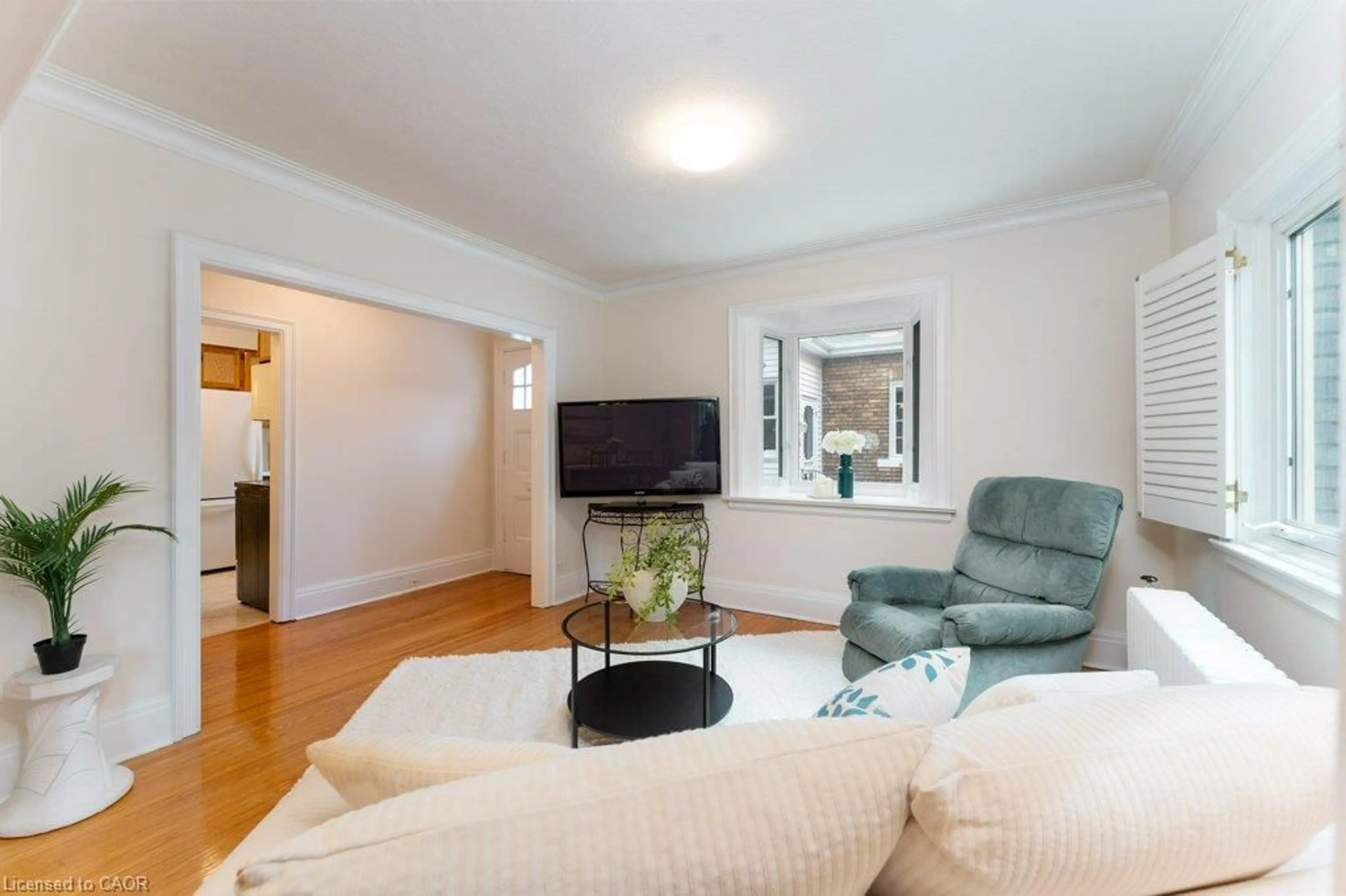 Living room with furniture, unknown for 58 Franklin Ave, North York Ontario M2N 1B6