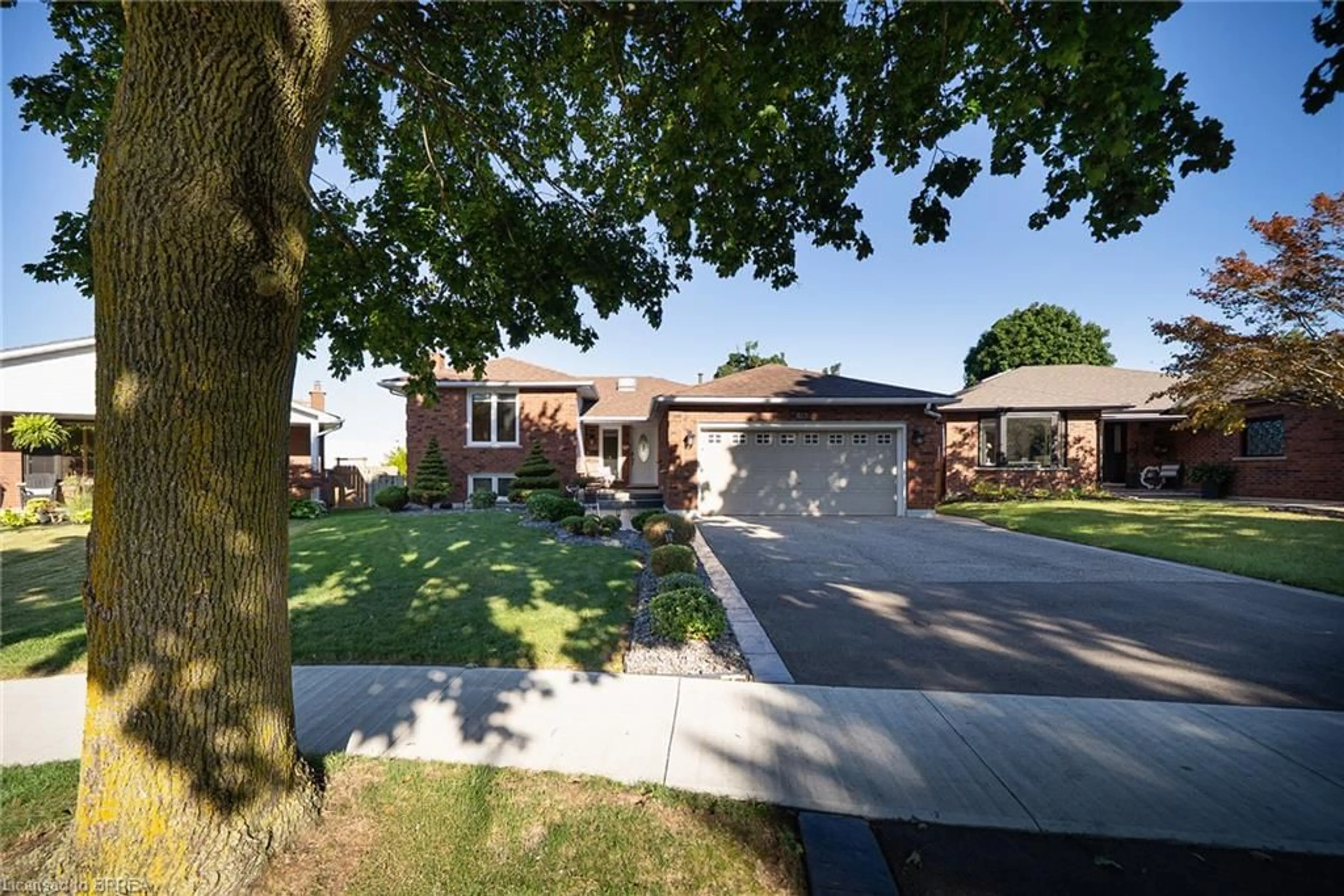 Home with brick exterior material, street for 15 Fox Run, Brantford Ontario N3R 7P9