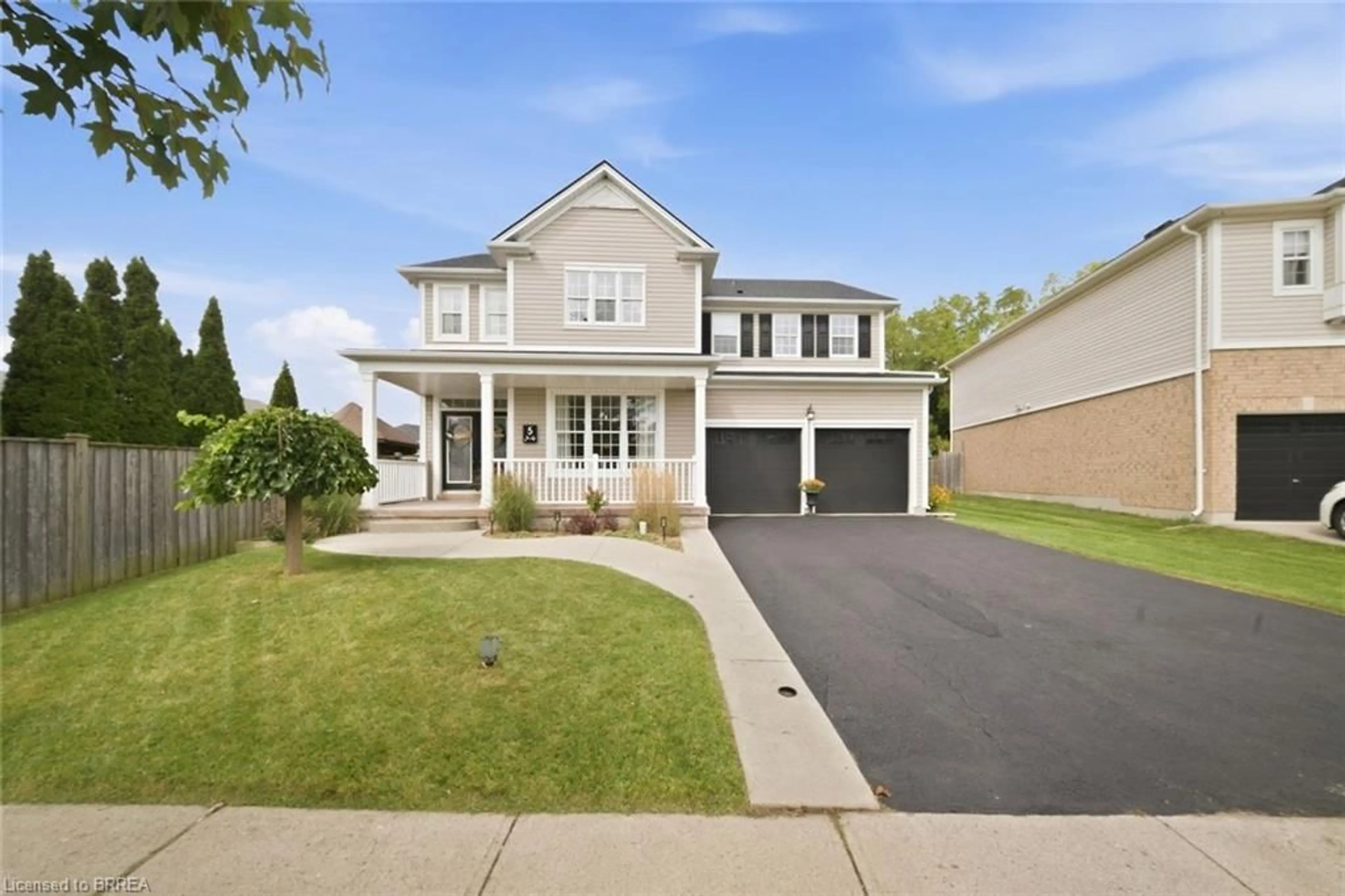 Home with vinyl exterior material, street for 5 Hoodless Crt, Brantford Ontario N3T 0A8