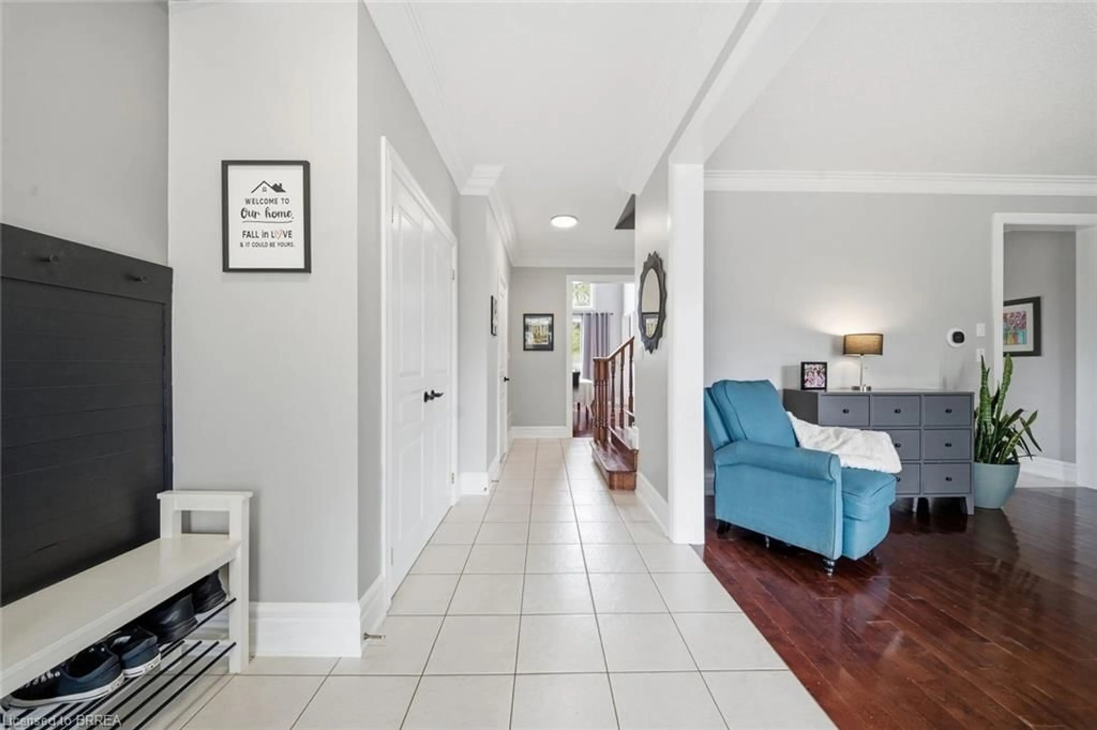 Indoor entryway for 5 Hoodless Crt, Brantford Ontario N3T 0A8