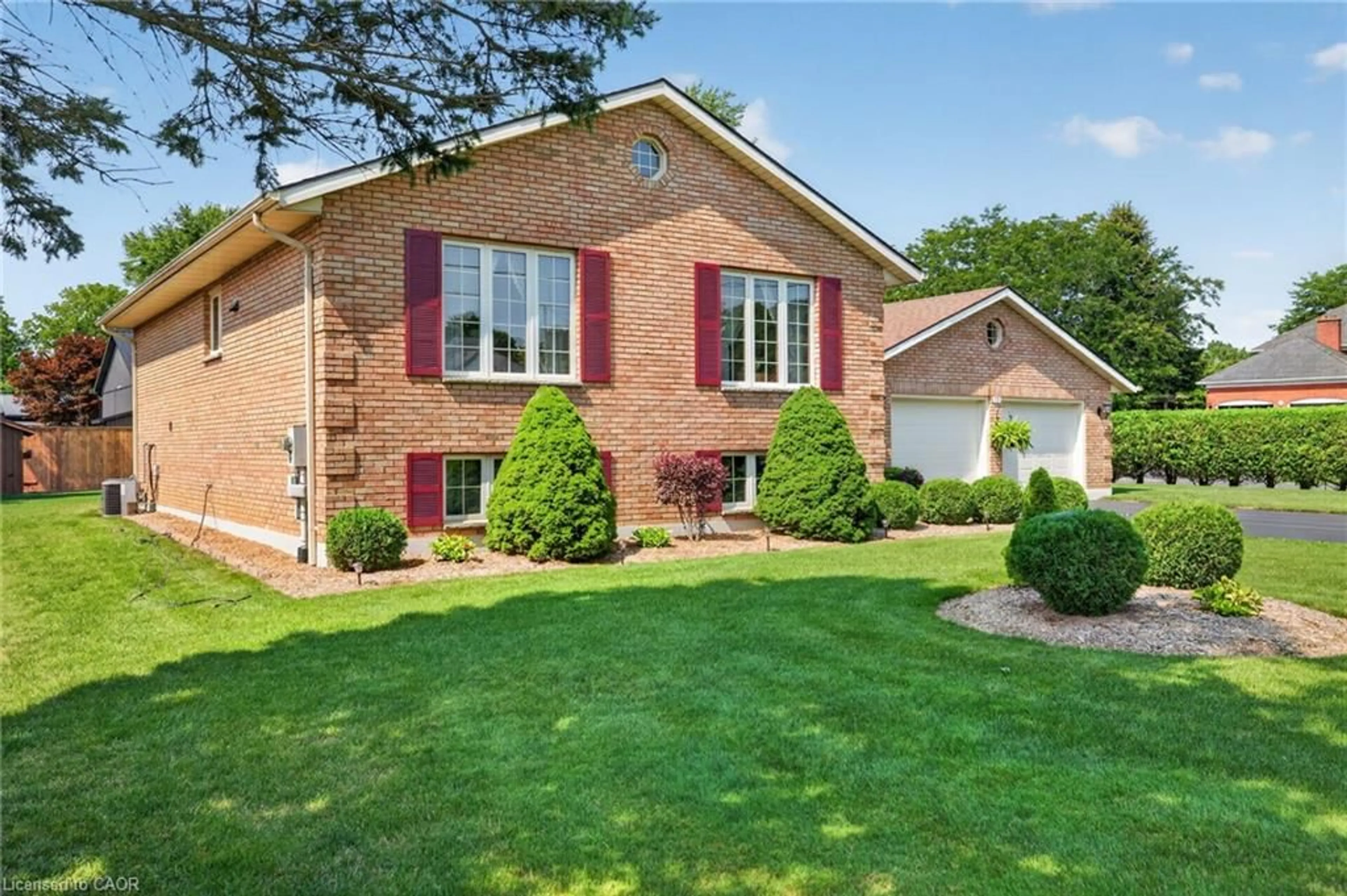 Home with brick exterior material, unknown for 13 St Ladislaus St, Courtland Ontario N0J 1E0