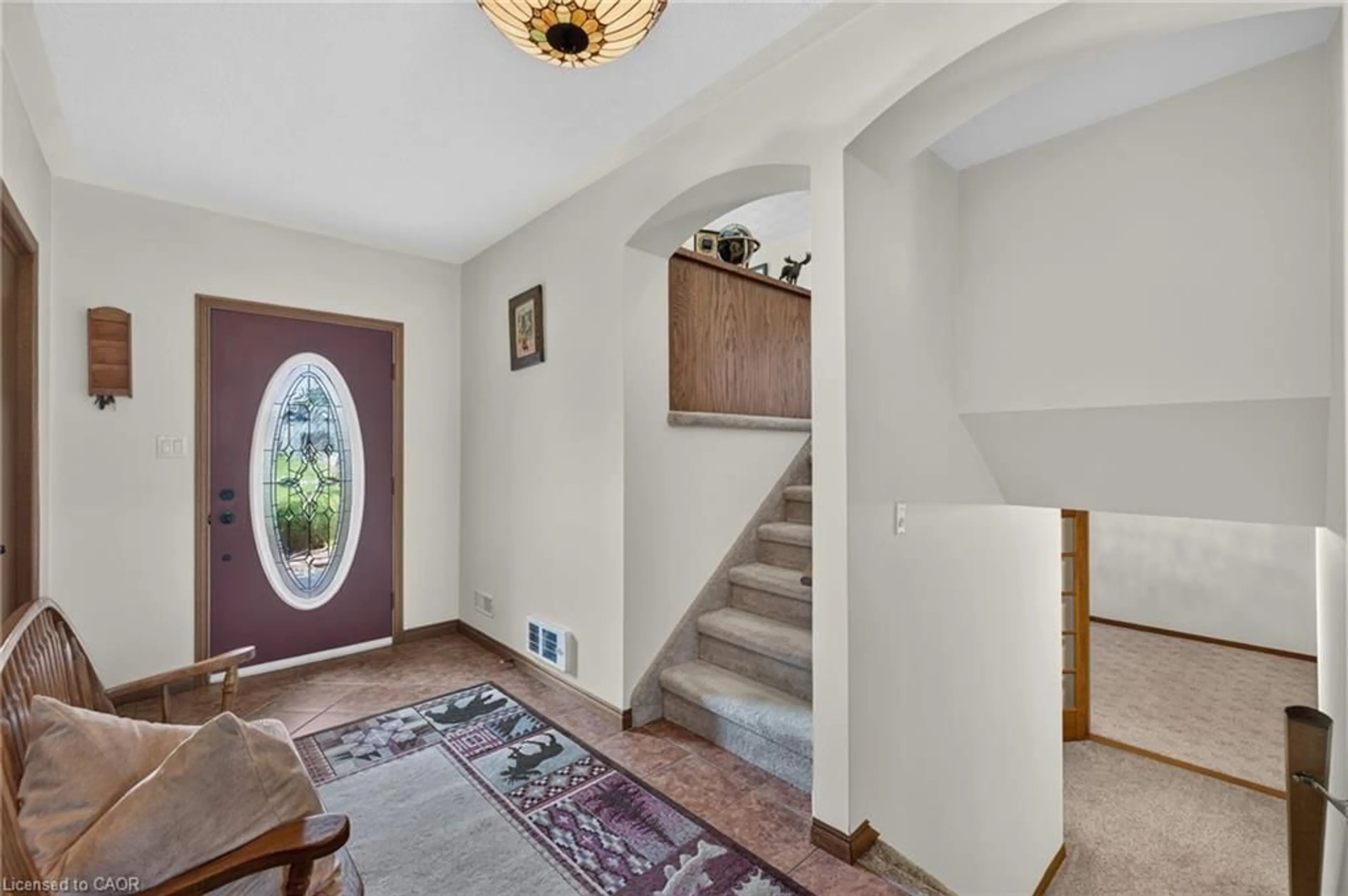 Indoor entryway for 13 St Ladislaus St, Courtland Ontario N0J 1E0
