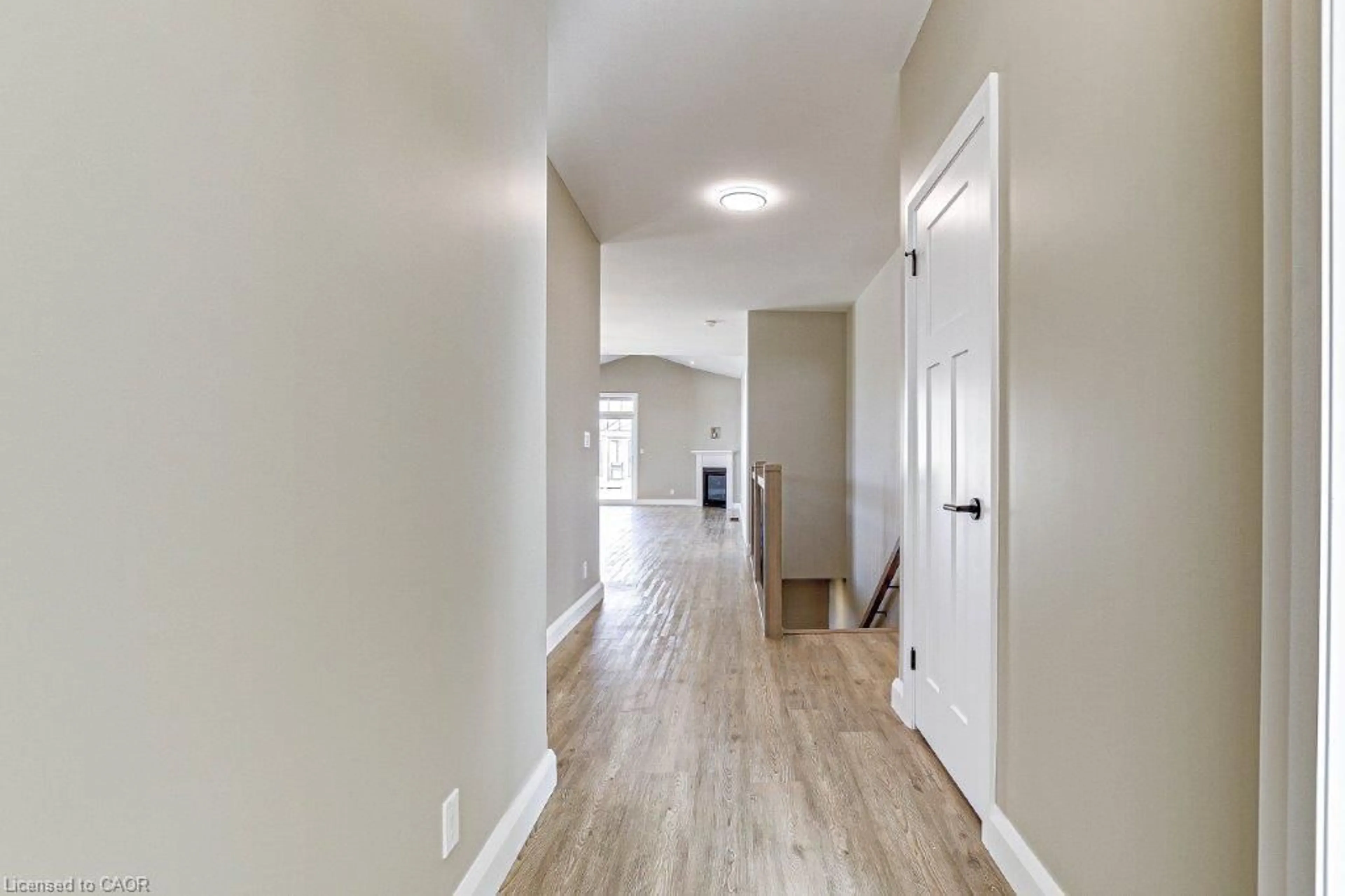 Indoor entryway for 381 Argyle Ave, Delhi Ontario N4B 0B2
