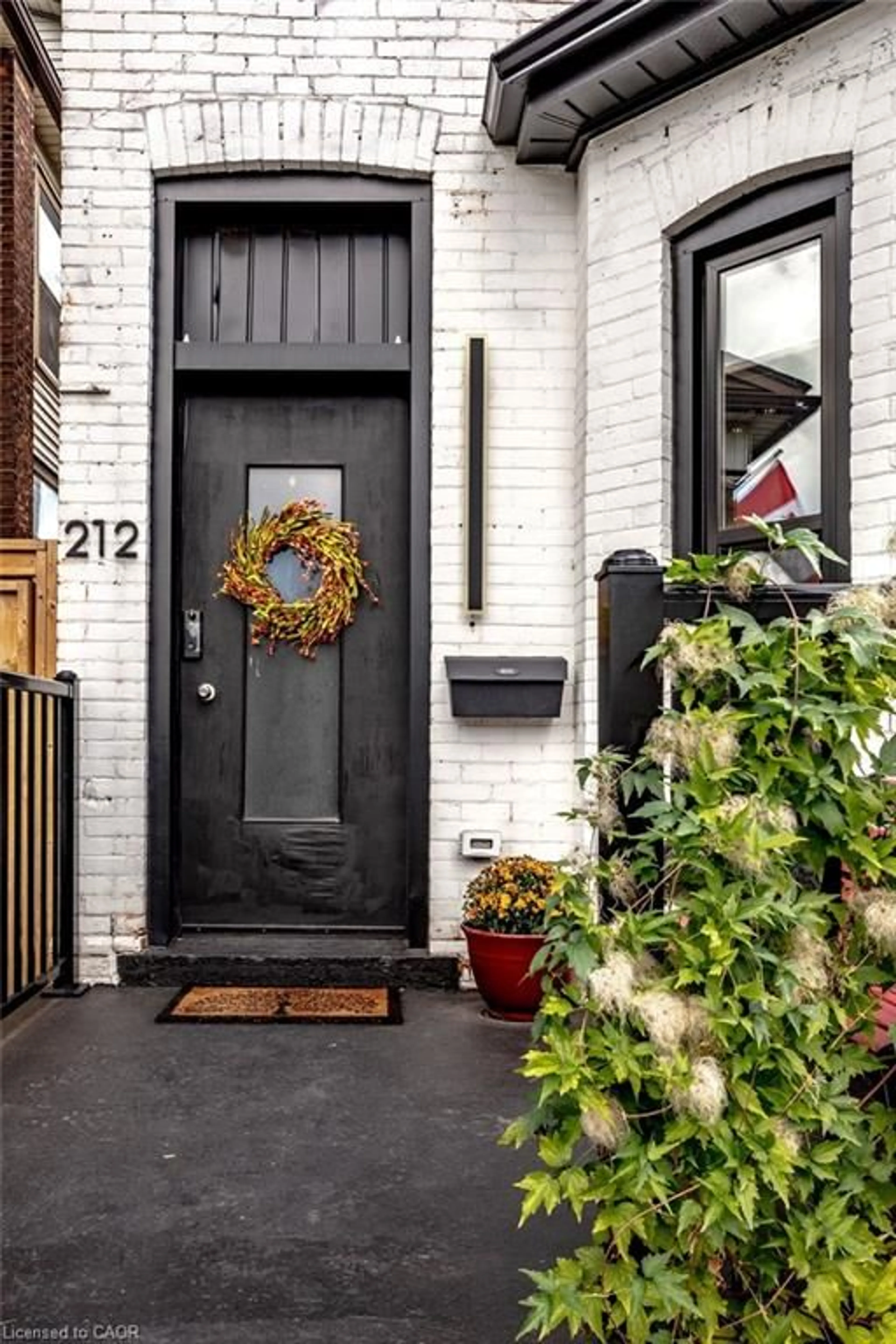 Indoor entryway for 212 Gibson Ave, Hamilton Ontario L8L 6K1