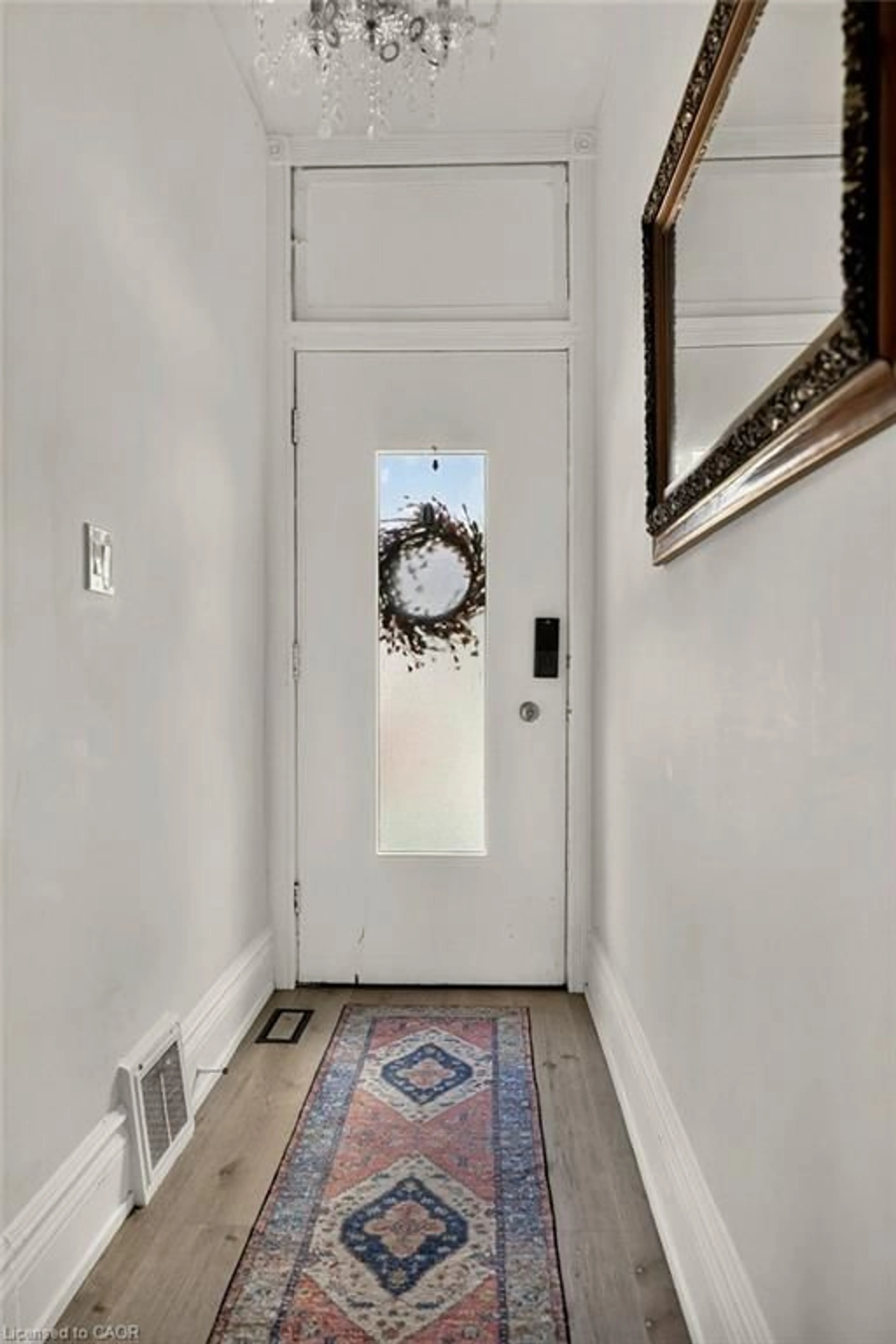Indoor entryway for 212 Gibson Ave, Hamilton Ontario L8L 6K1