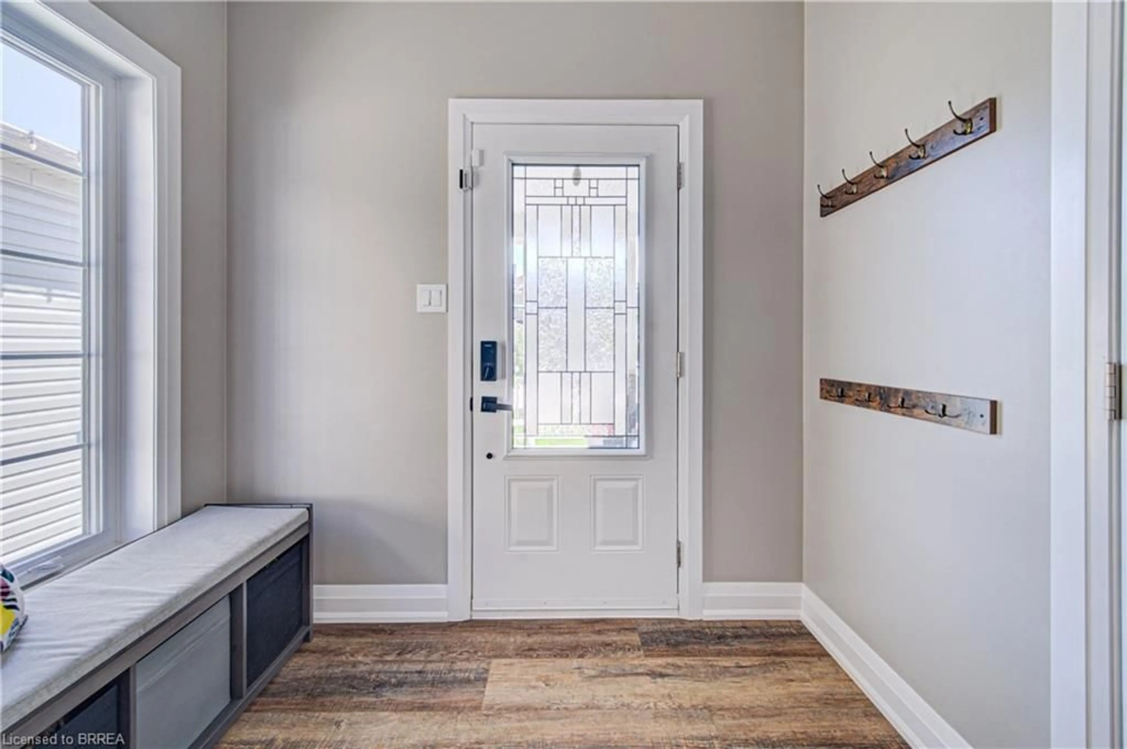 Indoor entryway for 11 Oldham Dr, Paris Ontario N3L 3E2