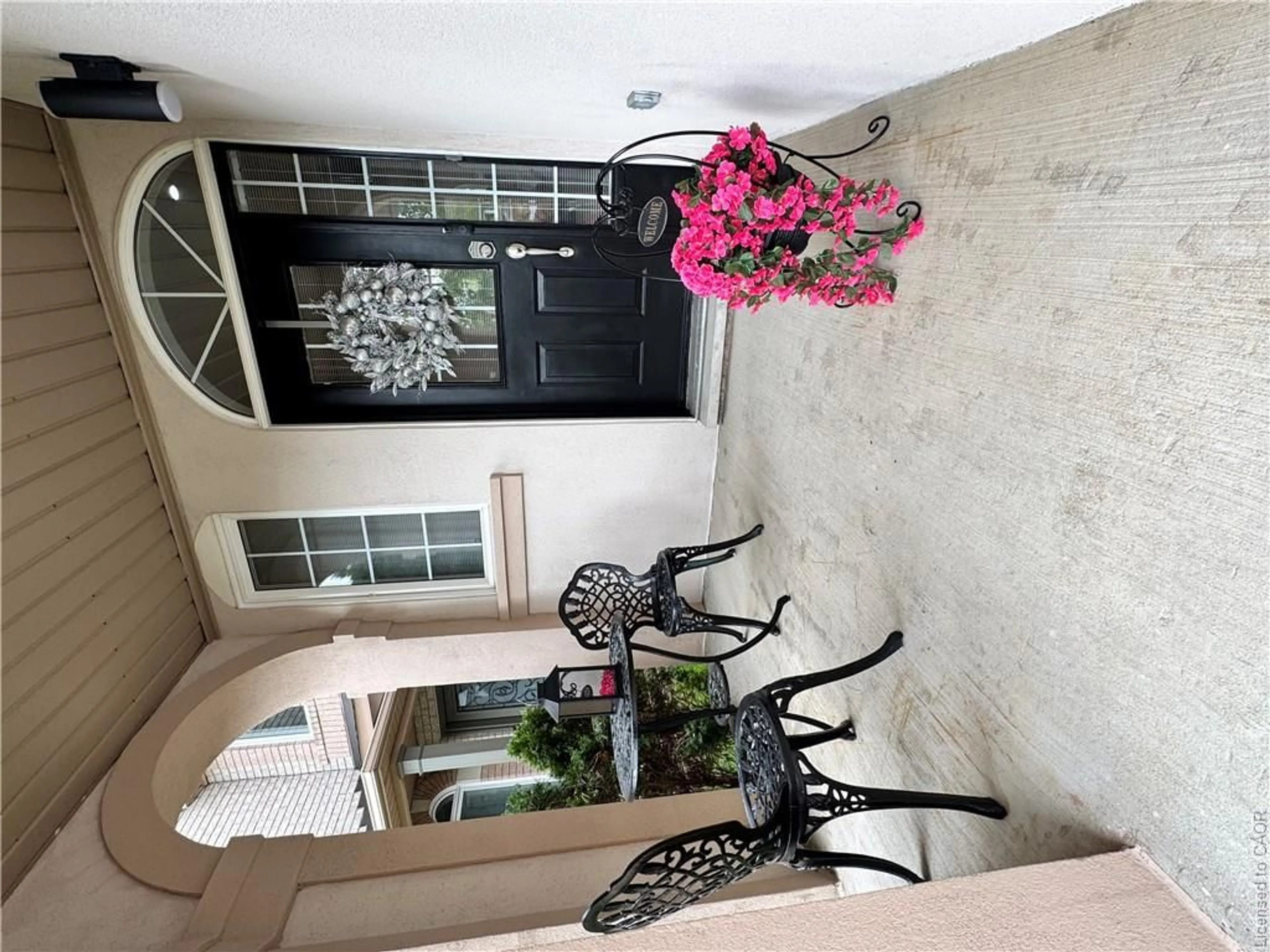 Indoor foyer for 20 Sable Dr, Ancaster Ontario L9K 1K9