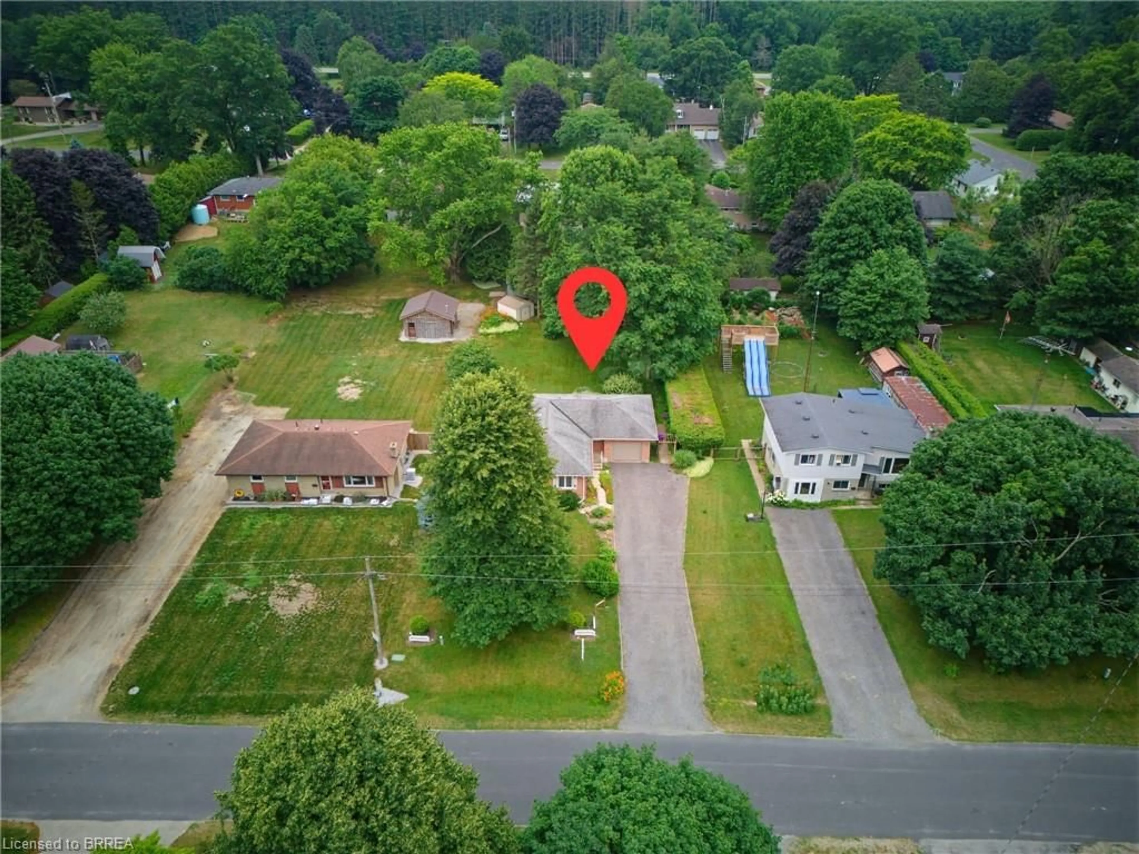 A pic from outside/outdoor area/front of a property/back of a property/a pic from drone, street for 65 Lyndhurst Ave, Pine Grove Ontario N3Y 4J9