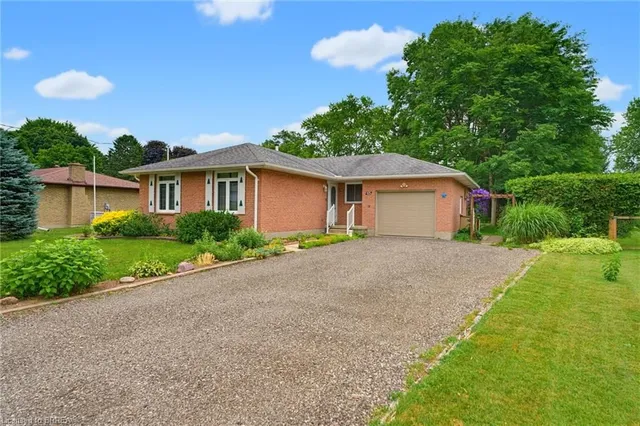 65 Lyndhurst Ave, Pine Grove 3