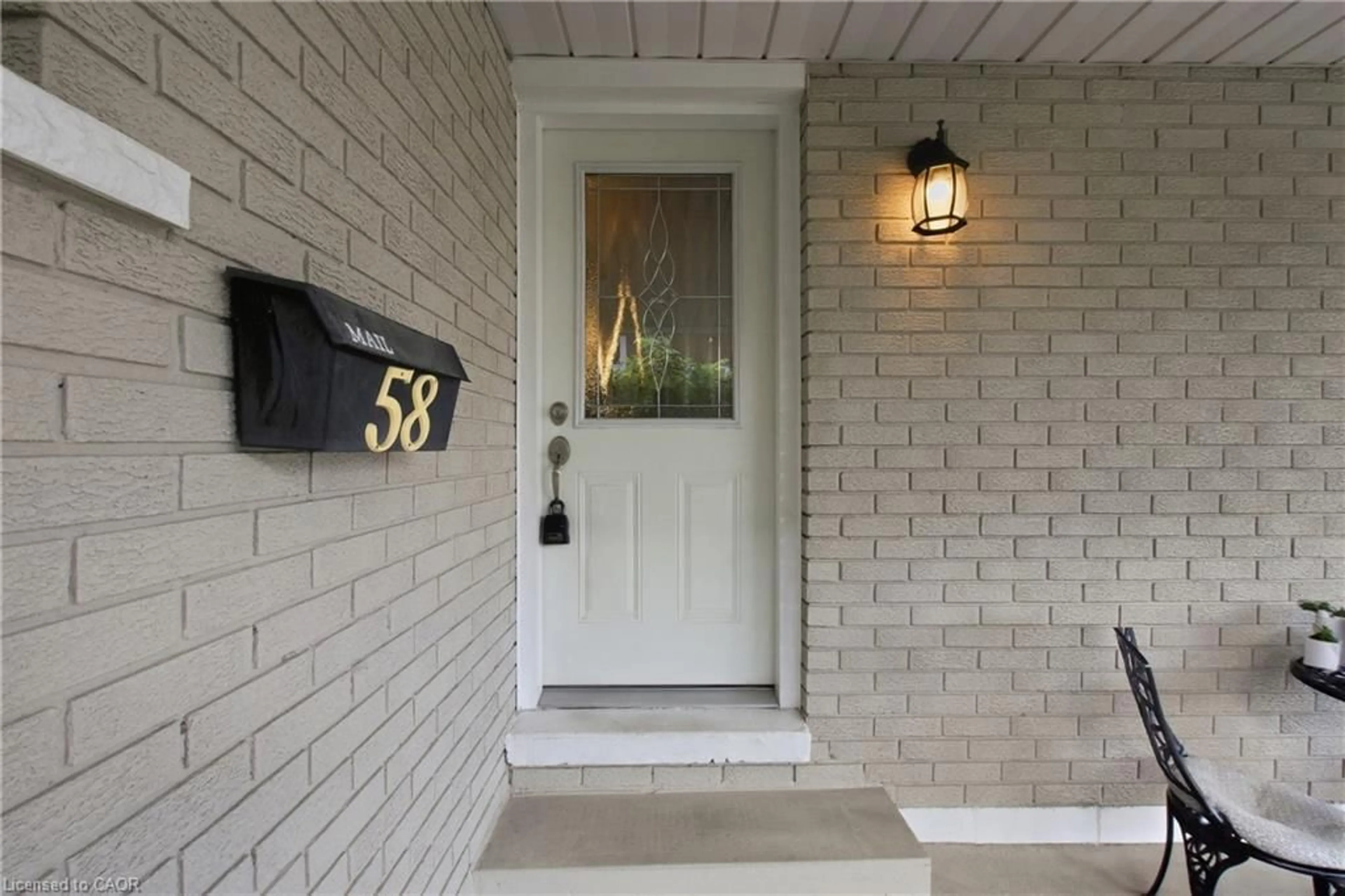 Indoor entryway for 58 Tindale Crt, Hamilton Ontario L8K 6C7