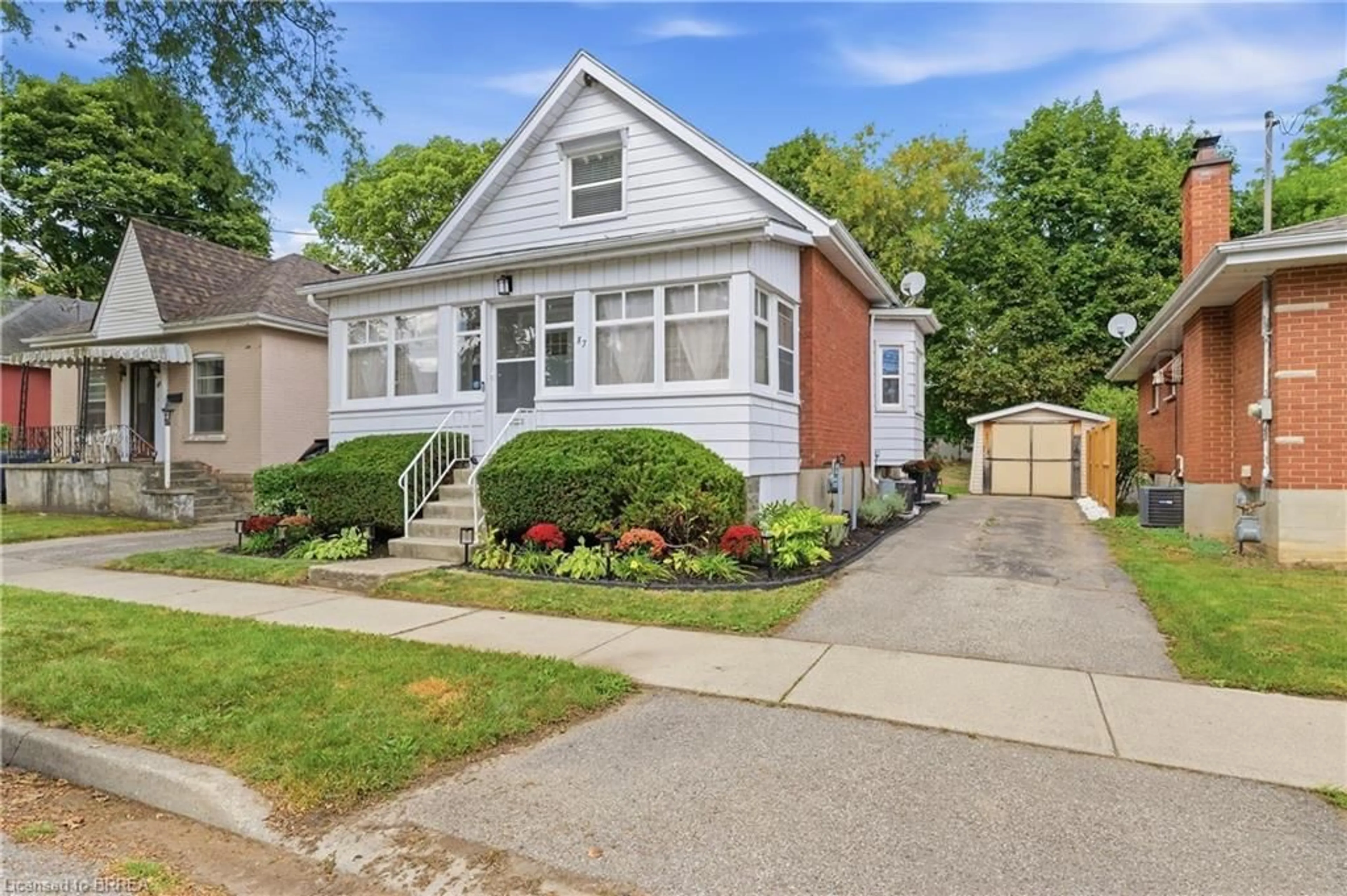 Home with vinyl exterior material, street for 87 Strathcona Ave, Brantford Ontario N3S 1T7