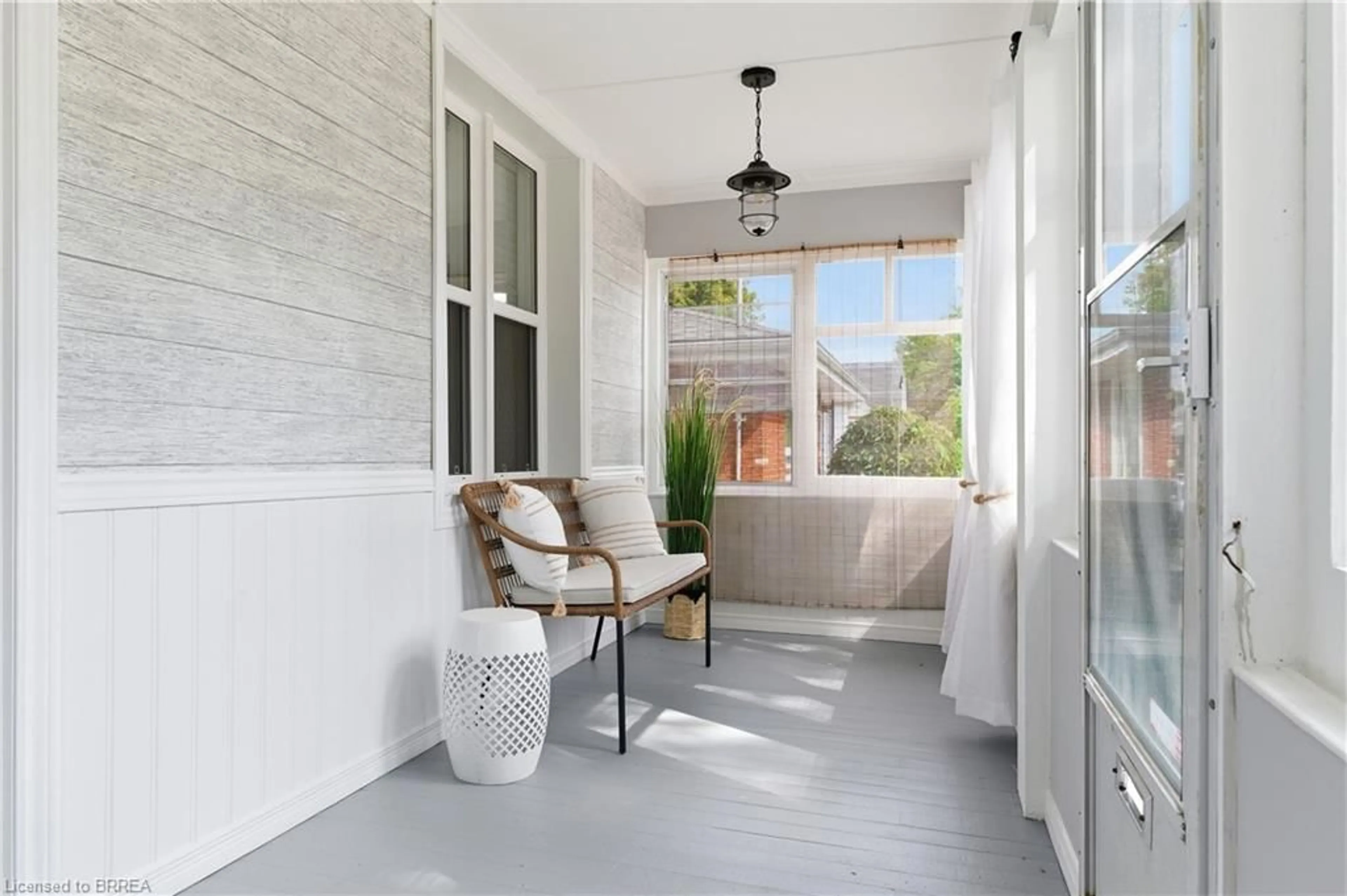 Indoor entryway for 87 Strathcona Ave, Brantford Ontario N3S 1T7