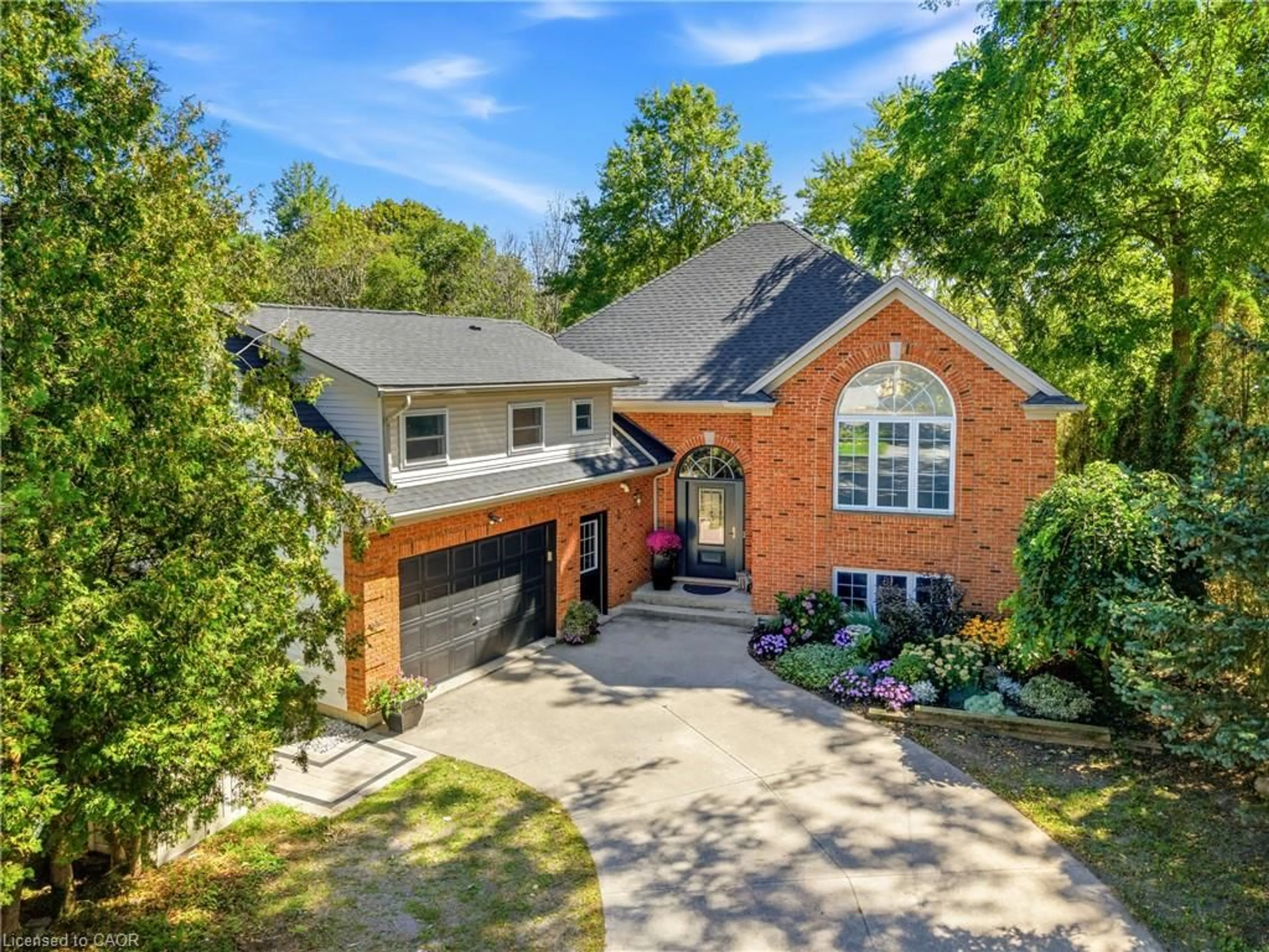 Home with brick exterior material, street for 310 Aqueduct St, Welland Ontario L3C 1E1