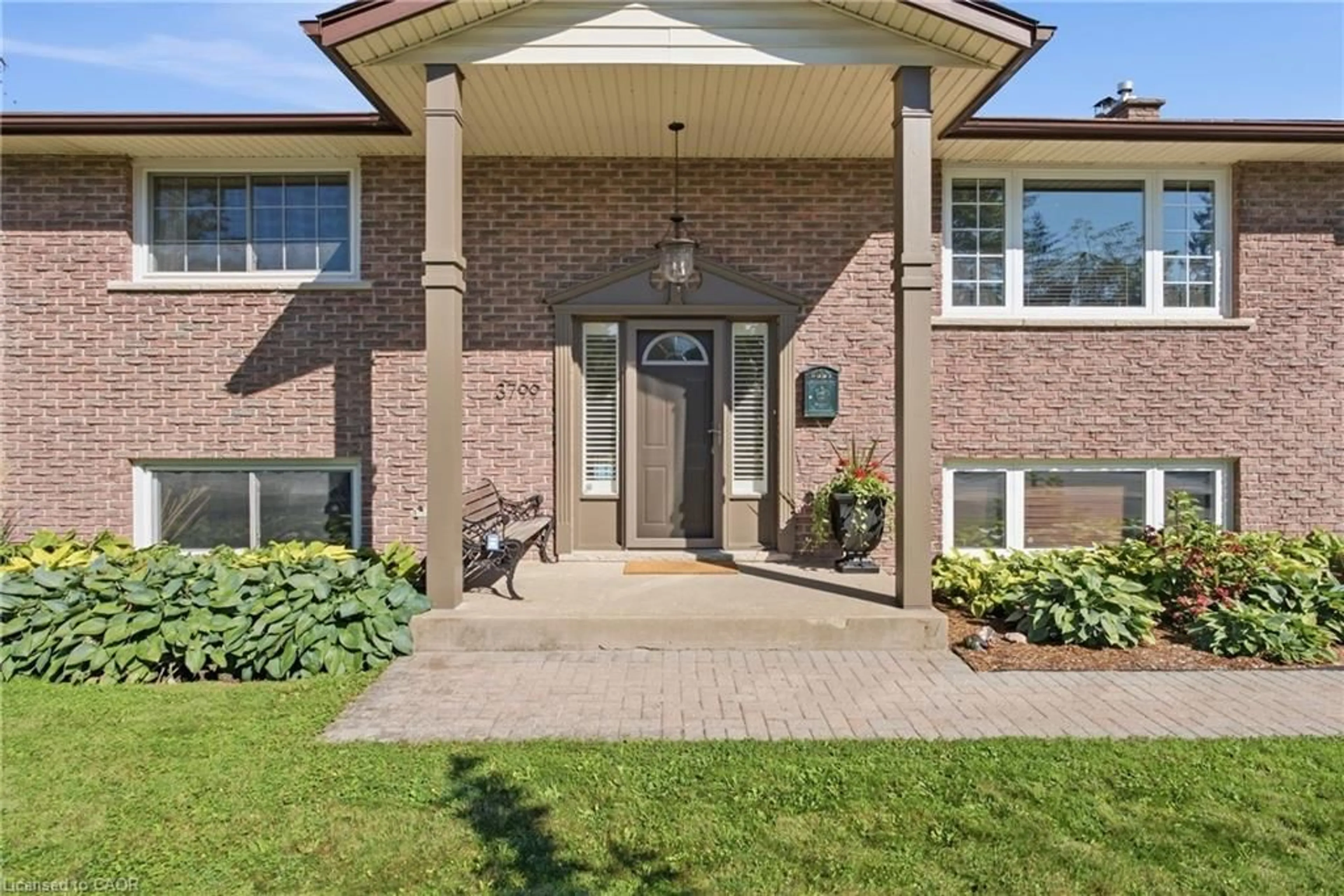 Home with brick exterior material, street for 3799 19th St, Jordan Station Ontario L0R 1S0