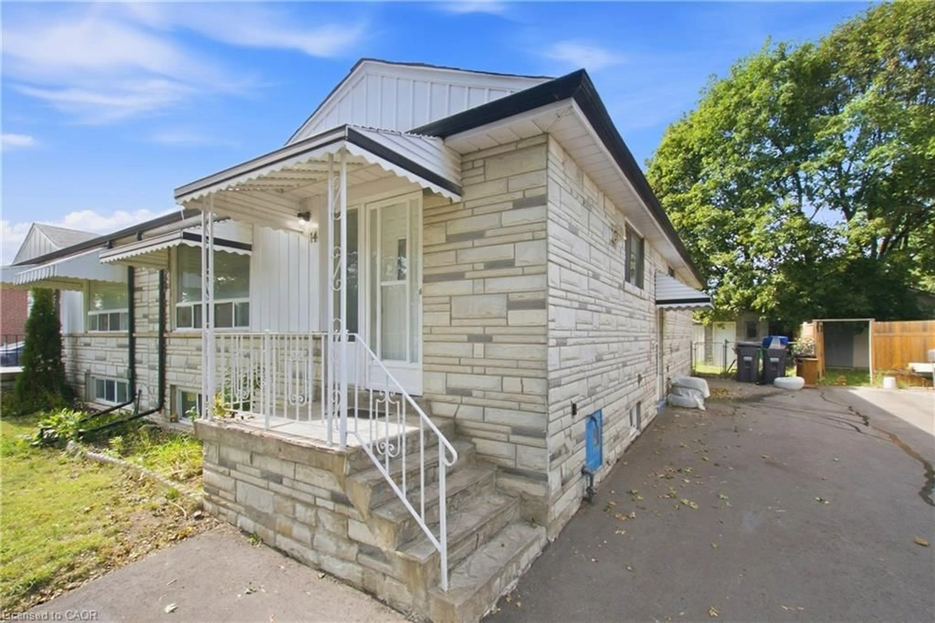 A pic from outside/outdoor area/front of a property/back of a property/a pic from drone, street for 14 Avondale Blvd, Brampton Ontario L6T 1H3