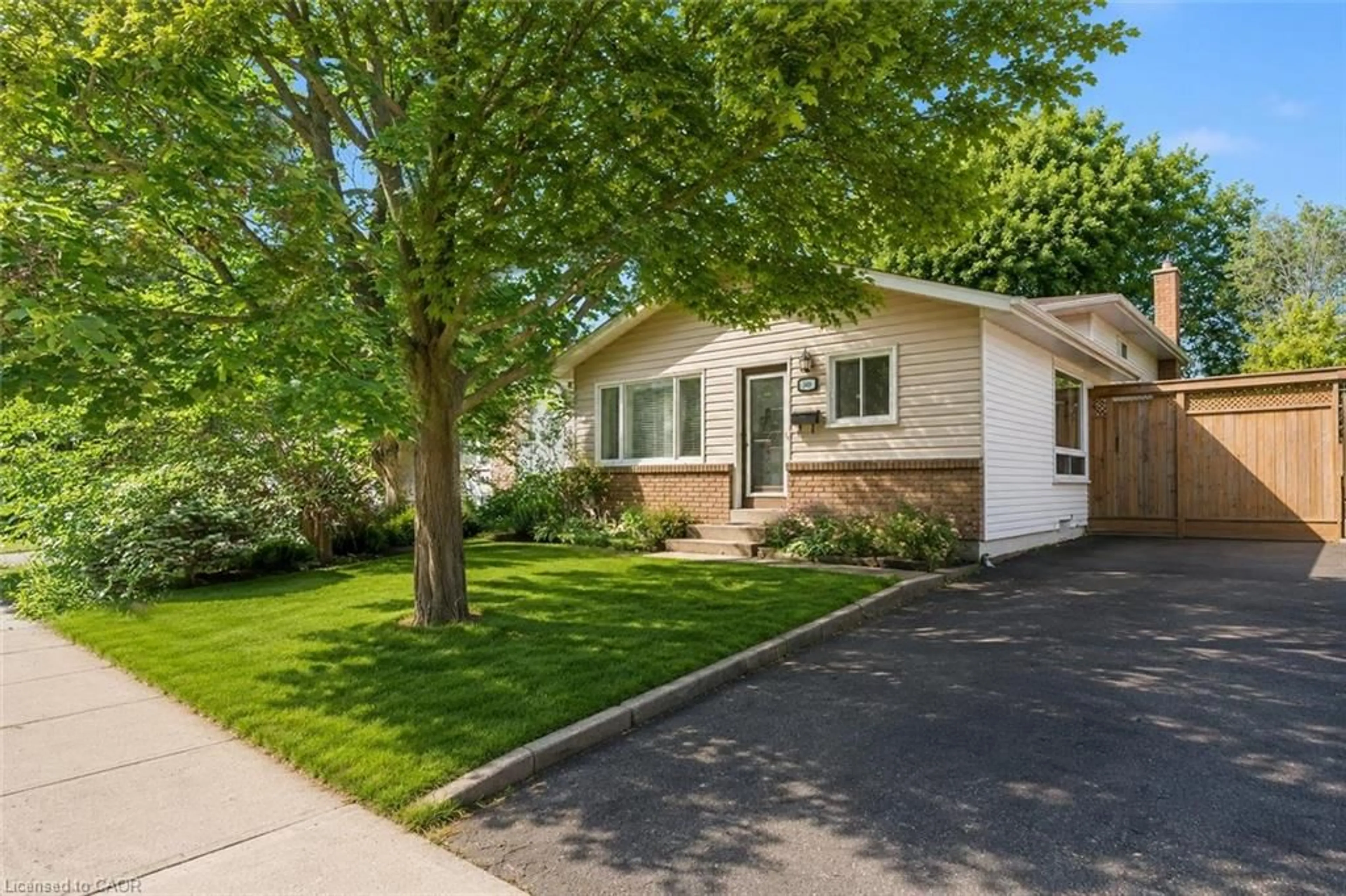 Home with vinyl exterior material, street for 369 West Acres Dr, Guelph Ontario N1H 7B3