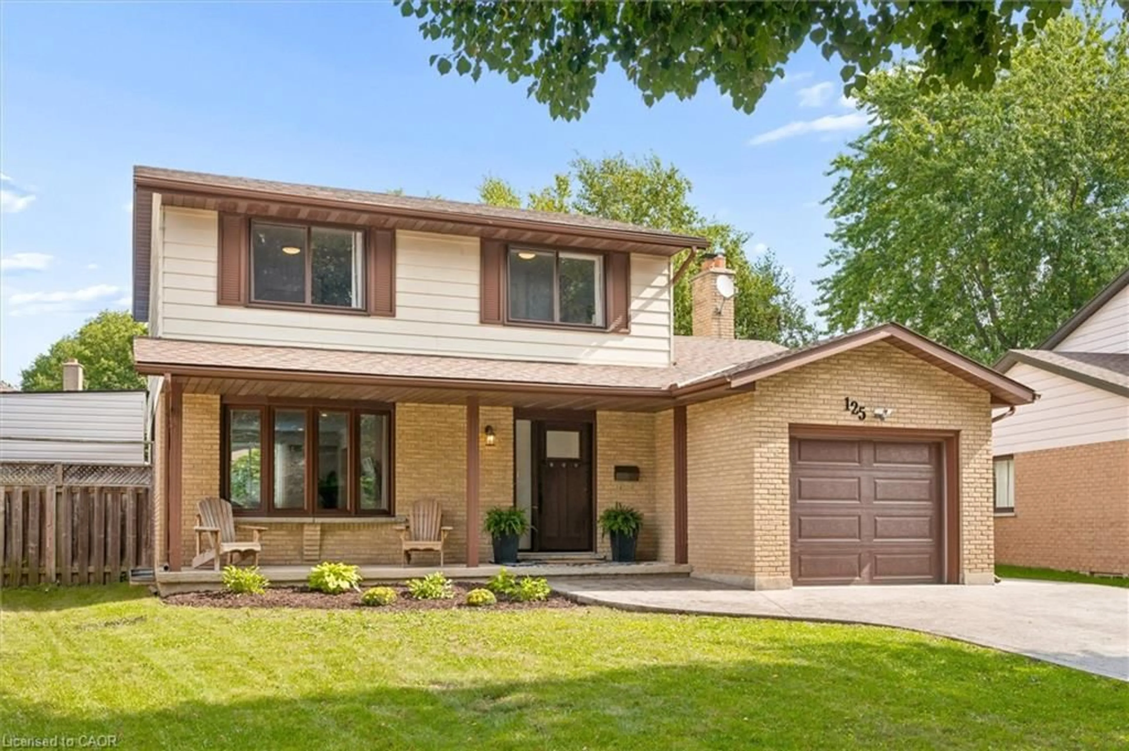Home with brick exterior material, street for 125 Martinglen Cres, Kitchener Ontario N2E 2A3
