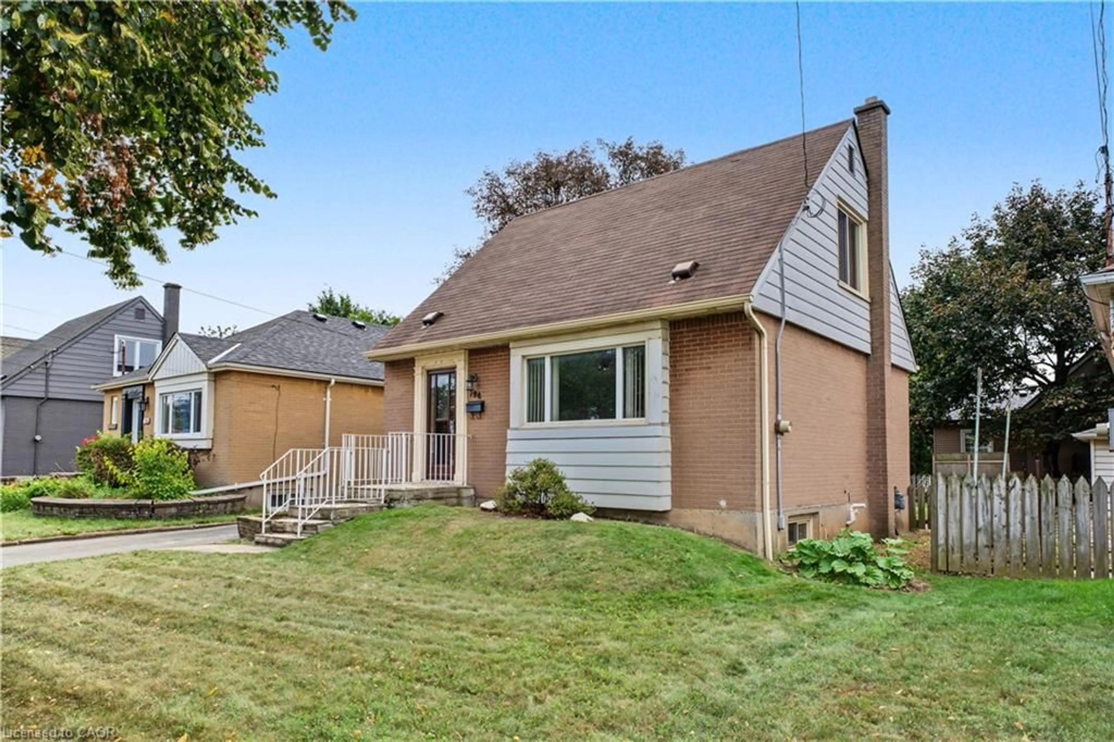 Home with vinyl exterior material, street for 794 Brucedale Ave, Hamilton Ontario L8V 1S3