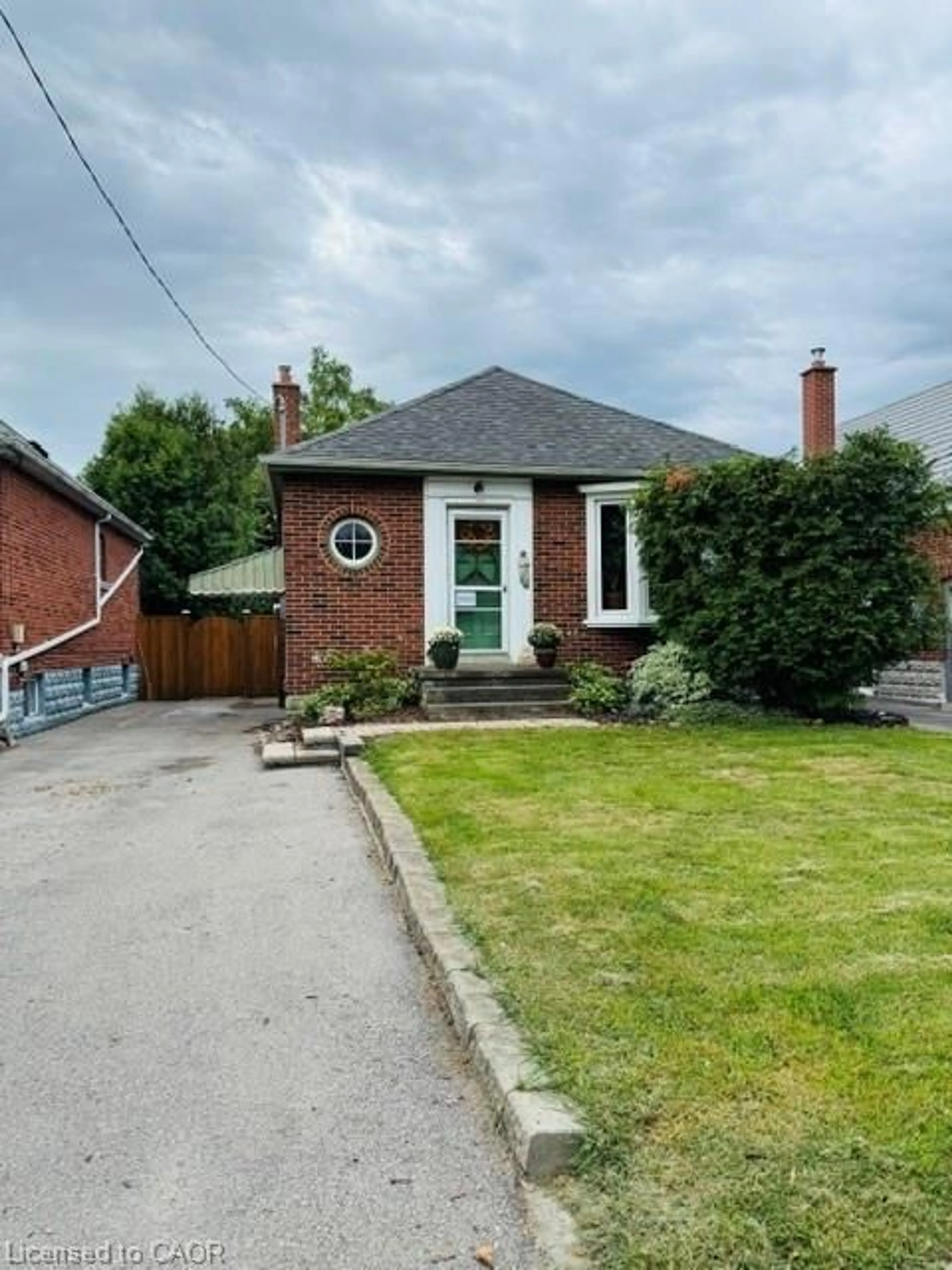 Home with brick exterior material, street for 107 Norwood Rd, Hamilton Ontario L8S 3R3