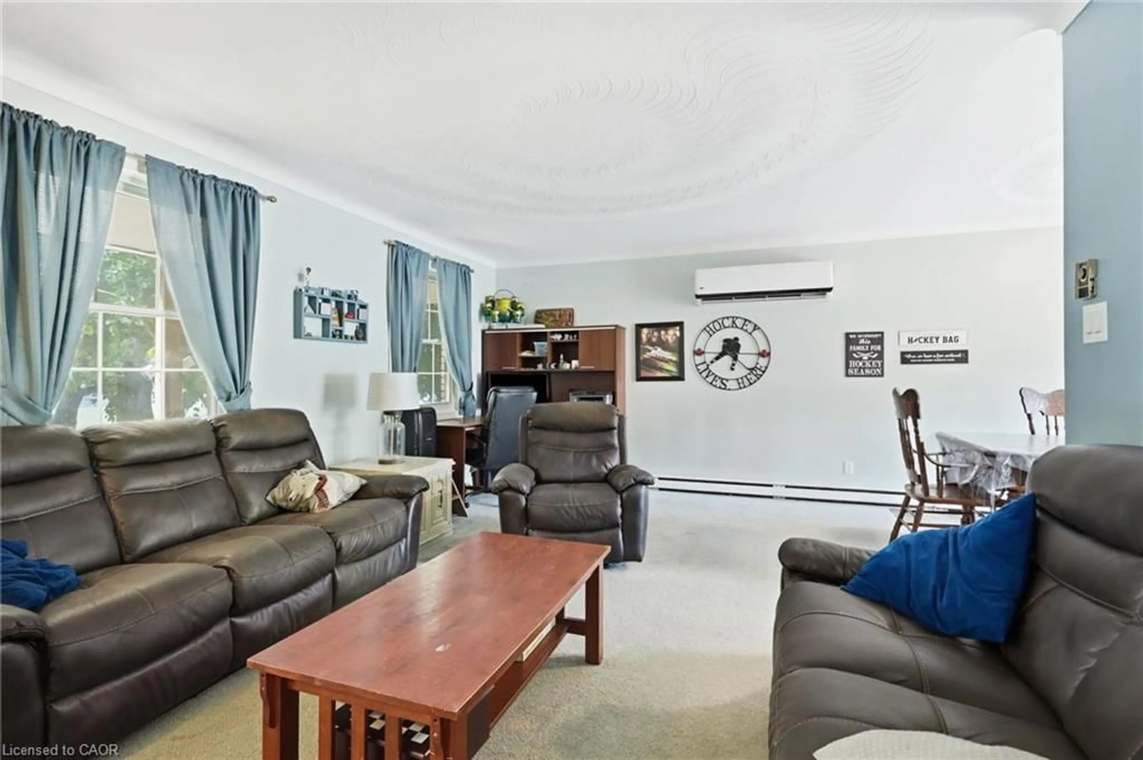 Living room with furniture, unknown for 1311 Concession 6 Rd, Flamborough Ontario L8B 1N5