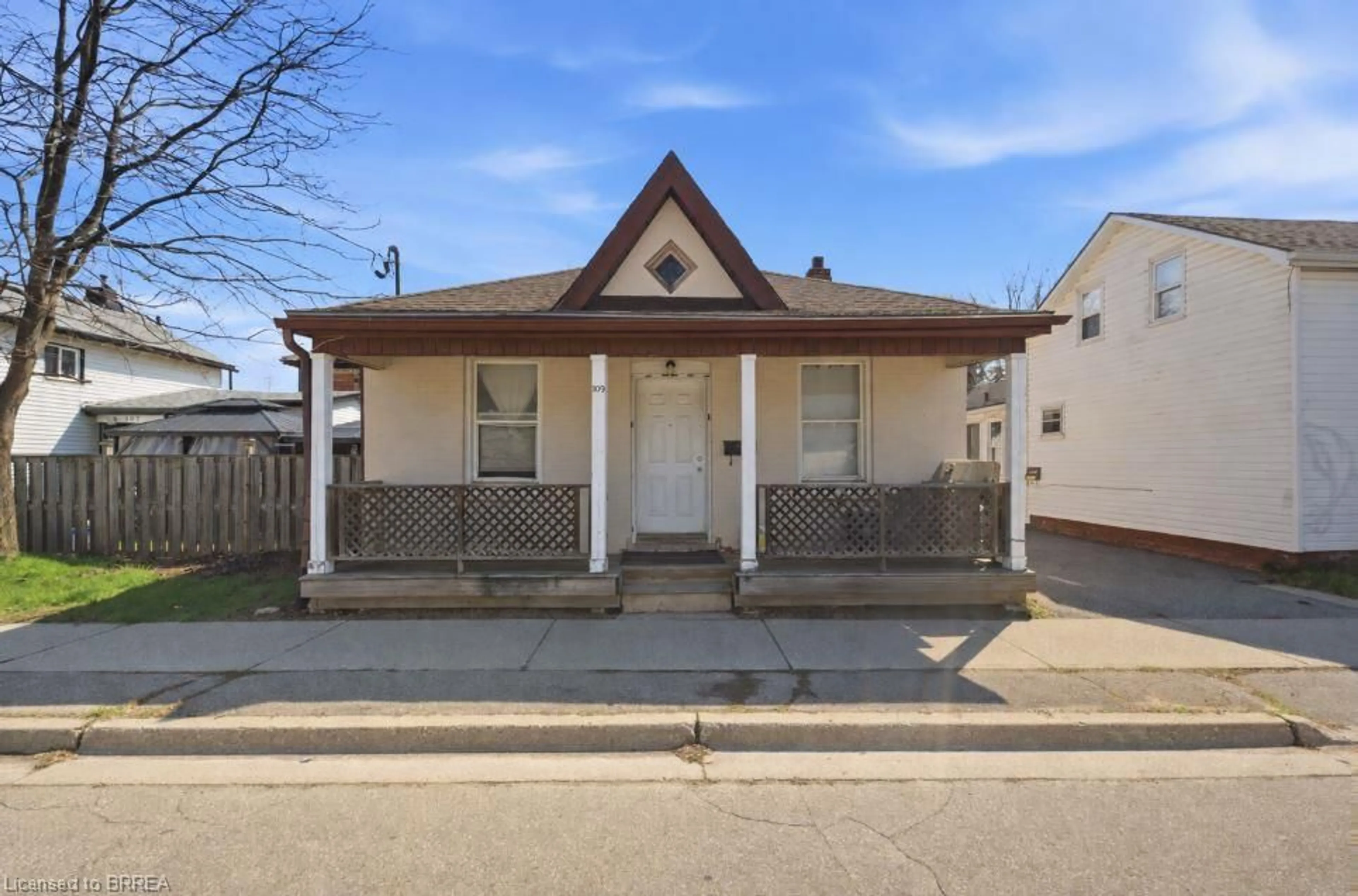 Unknown for 103 Queen St, Brantford Ontario N3T 3C1
