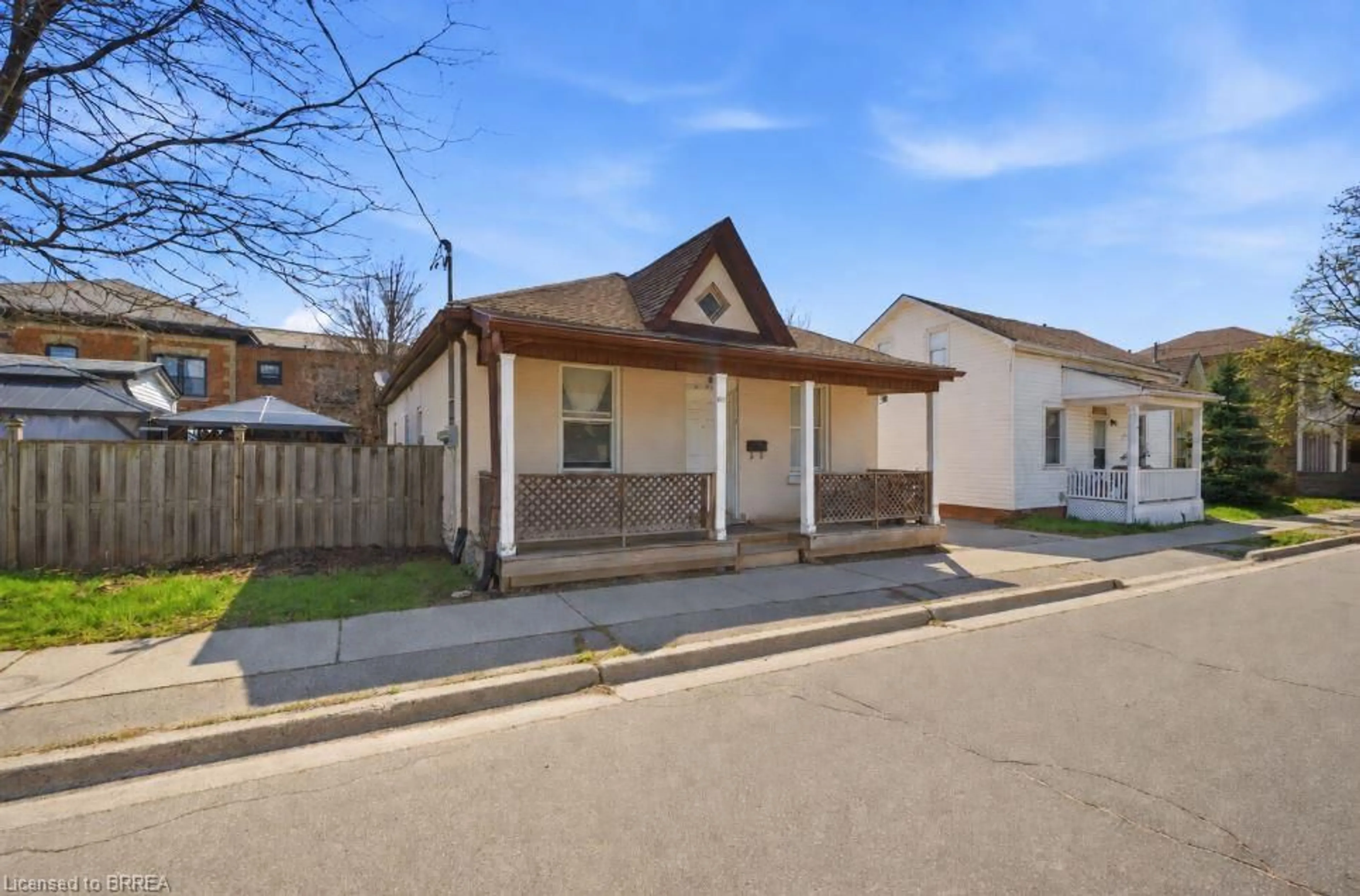 Unknown for 103 Queen St, Brantford Ontario N3T 3C1