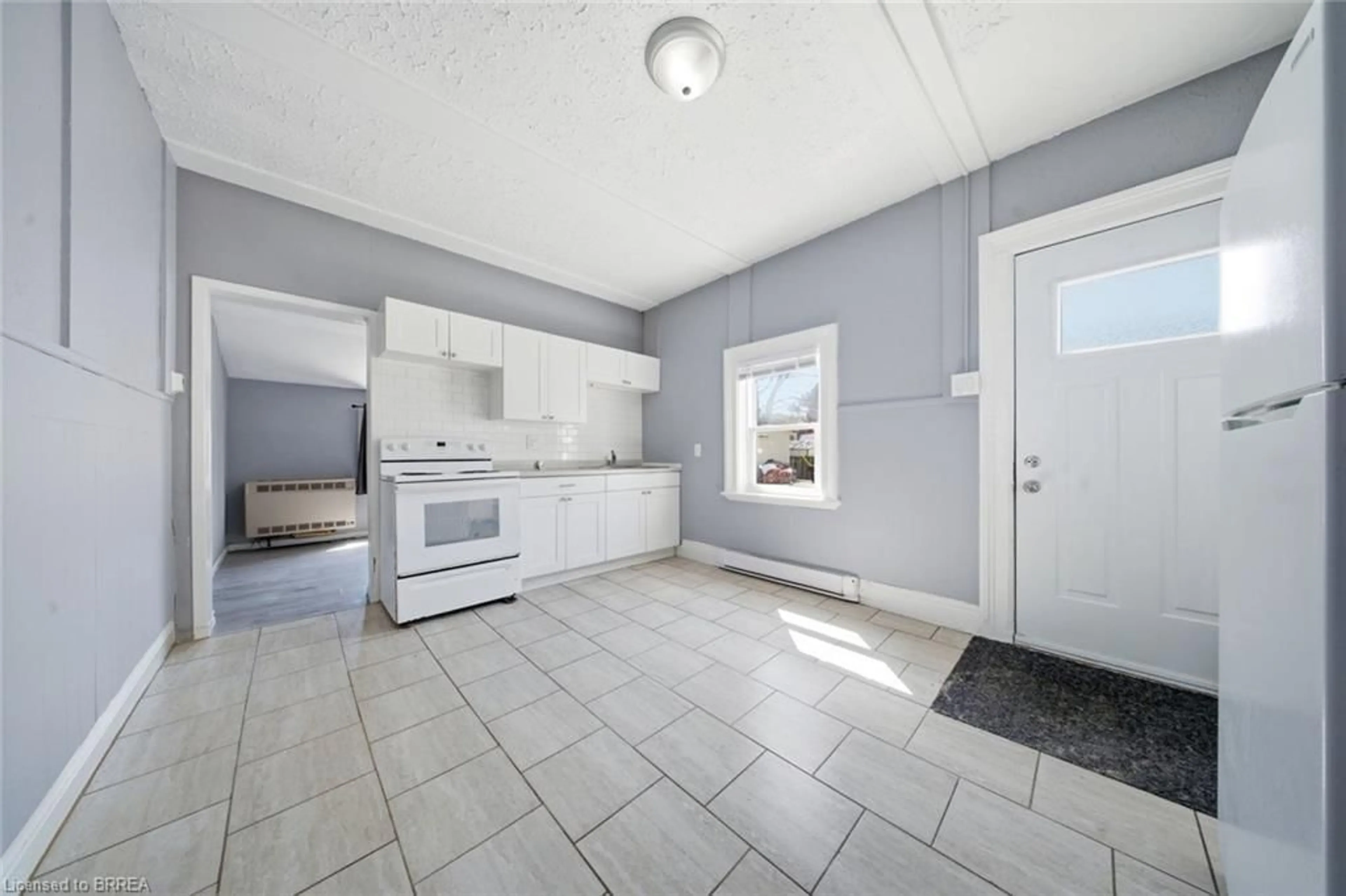 Unknown for 103 Queen St, Brantford Ontario N3T 3C1