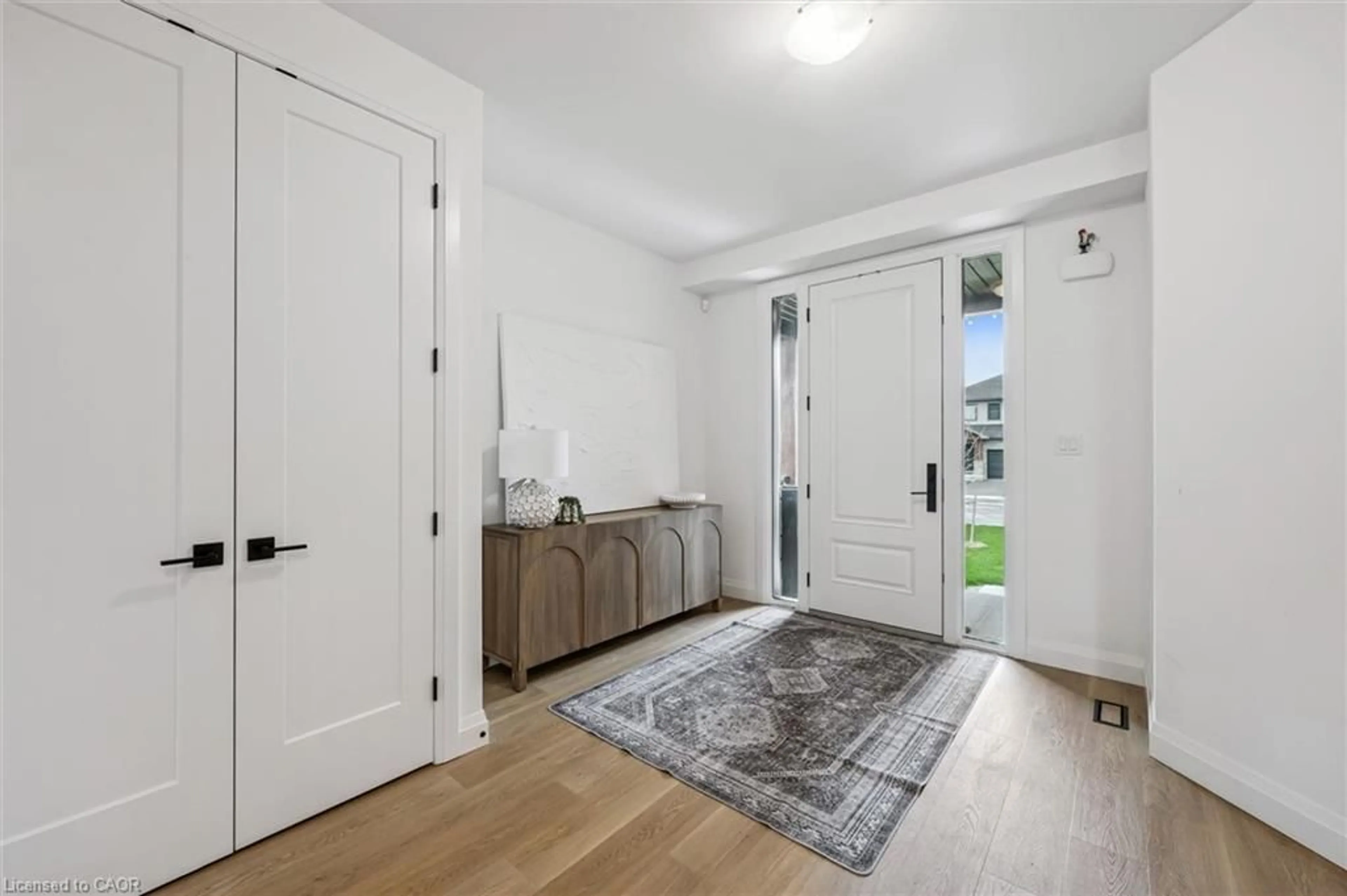 Indoor entryway for 203 Schmidt Dr, Arthur Ontario N0G 1A0