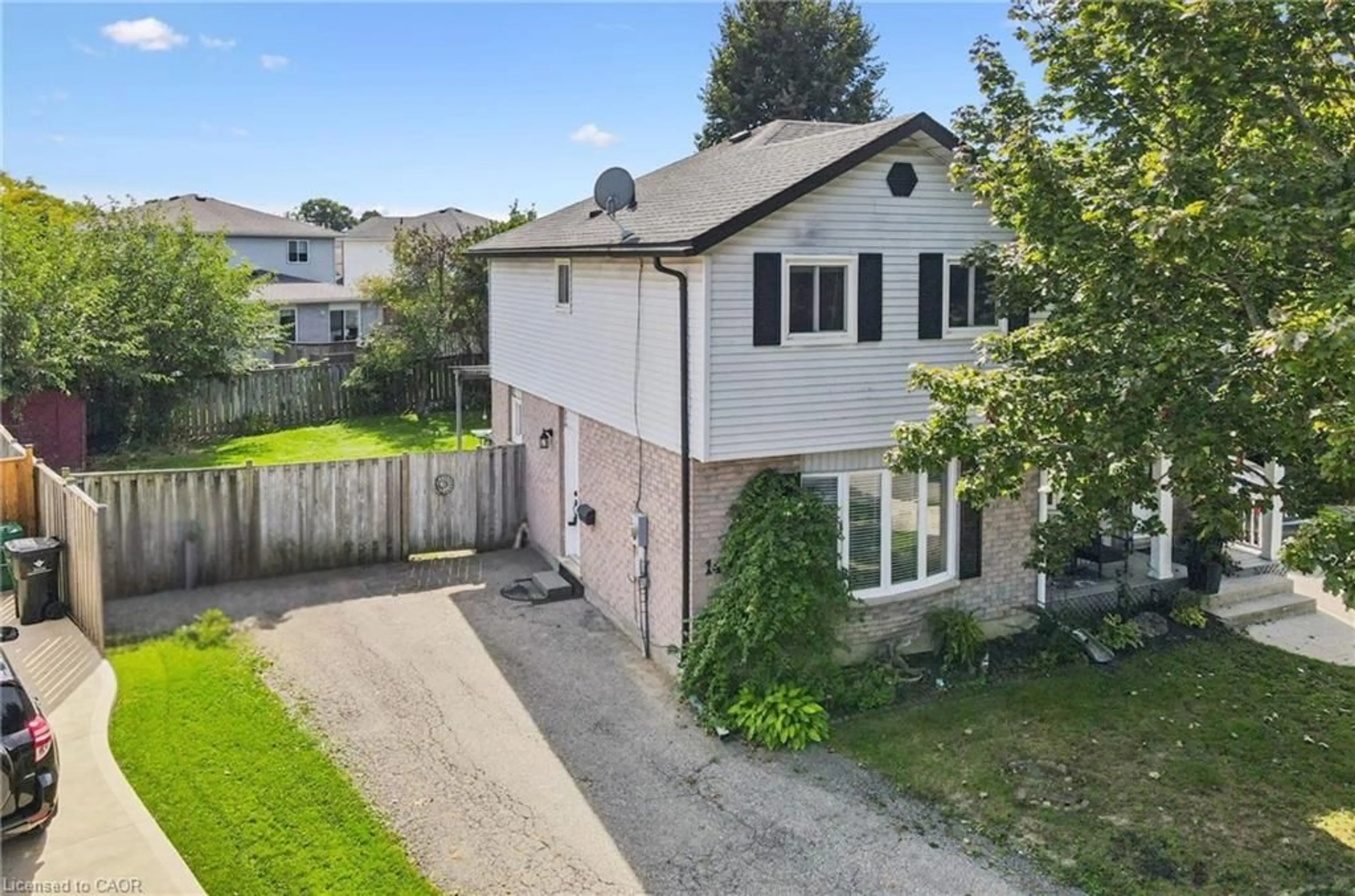 A pic from outside/outdoor area/front of a property/back of a property/a pic from drone, street for 149 Ironstone Dr, Cambridge Ontario N1P 1A4