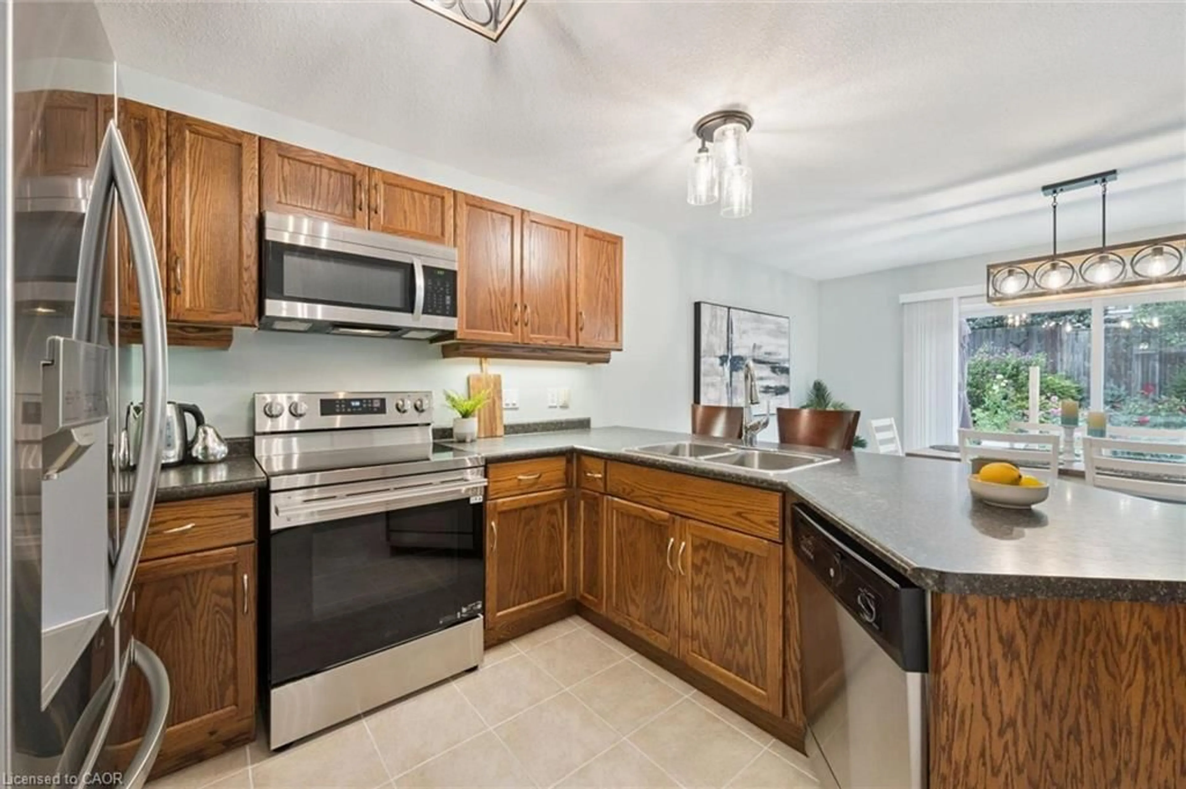 Standard kitchen, ceramic/tile floor for 33 Washburn Dr, Guelph Ontario N1E 0B6