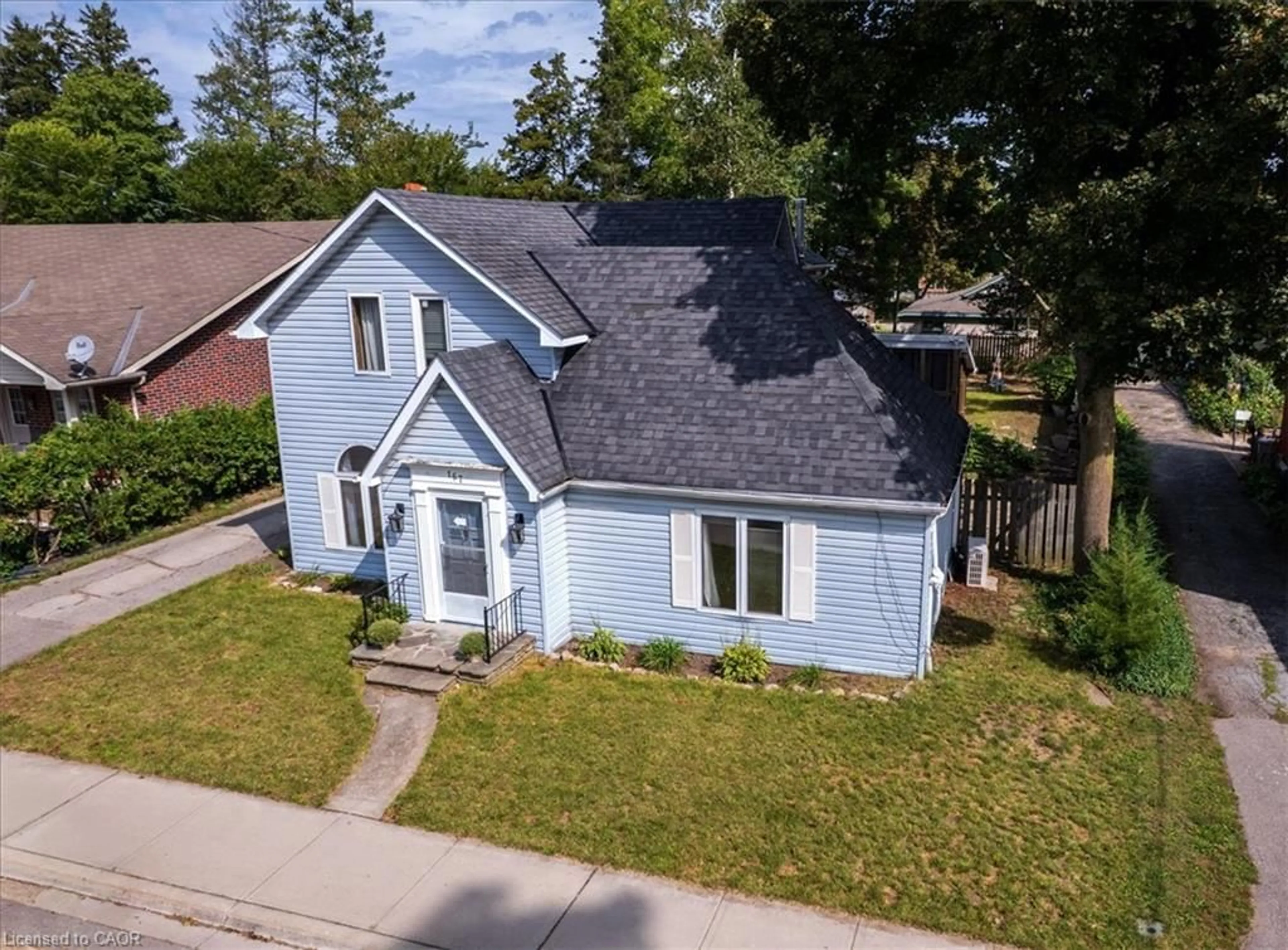 A pic from outside/outdoor area/front of a property/back of a property/a pic from drone, street for 167 Church St, Delhi Ontario N4B 1W2