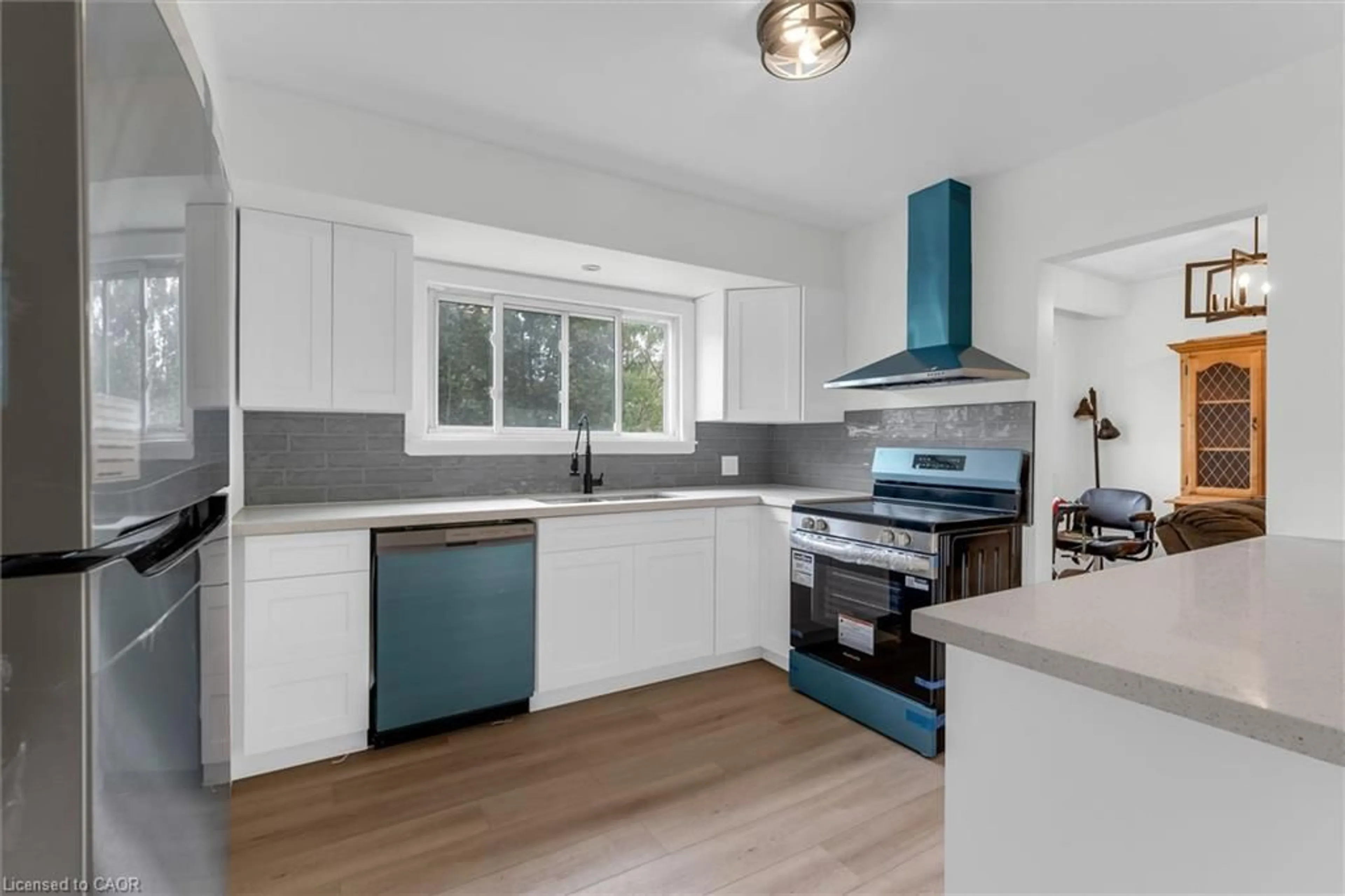 Open concept kitchen, unknown for 222 Bel-Air Ave, Stoney Creek Ontario L8E 5K2