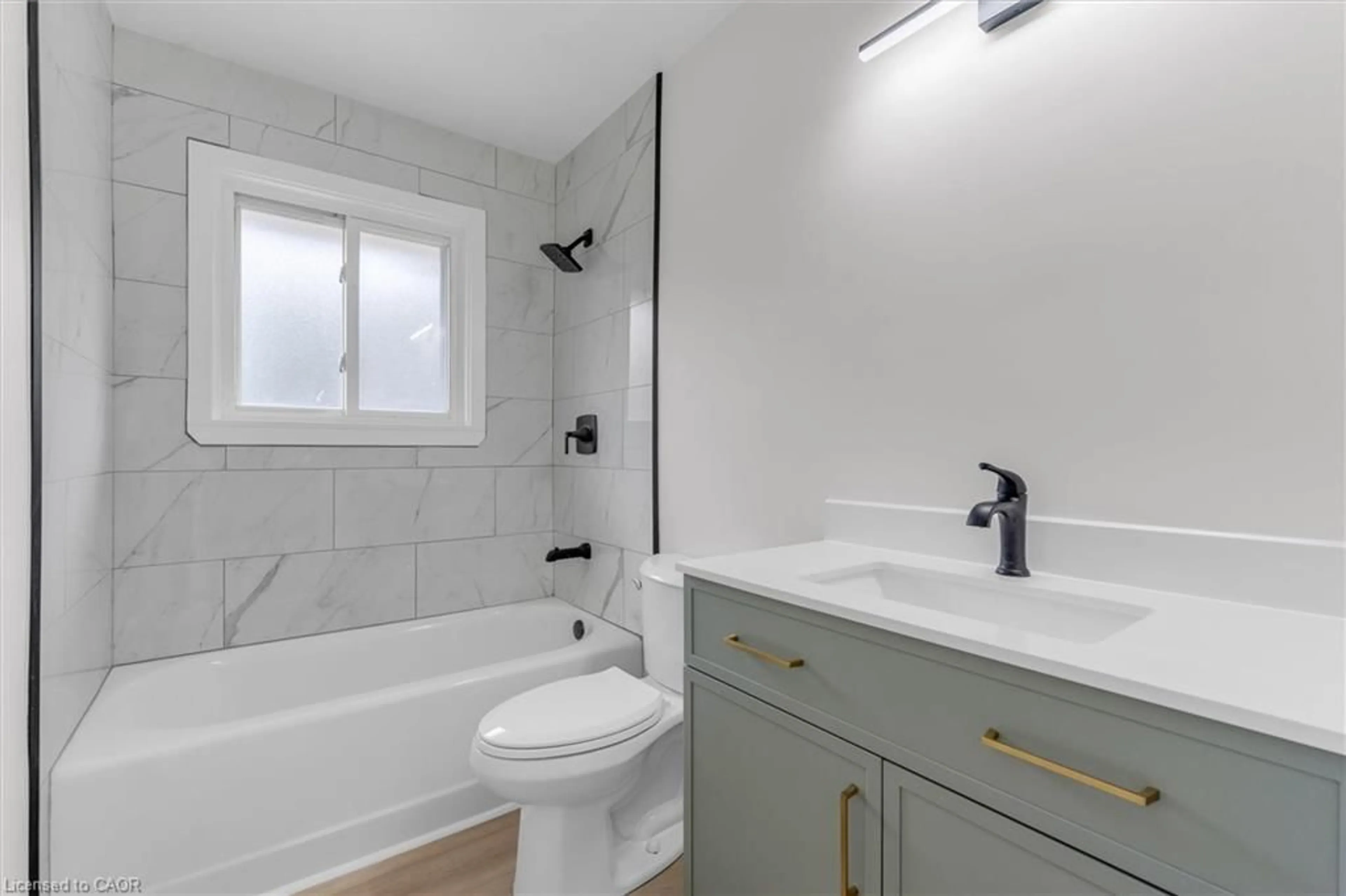 Standard bathroom, ceramic/tile floor for 222 Bel-Air Ave, Stoney Creek Ontario L8E 5K2