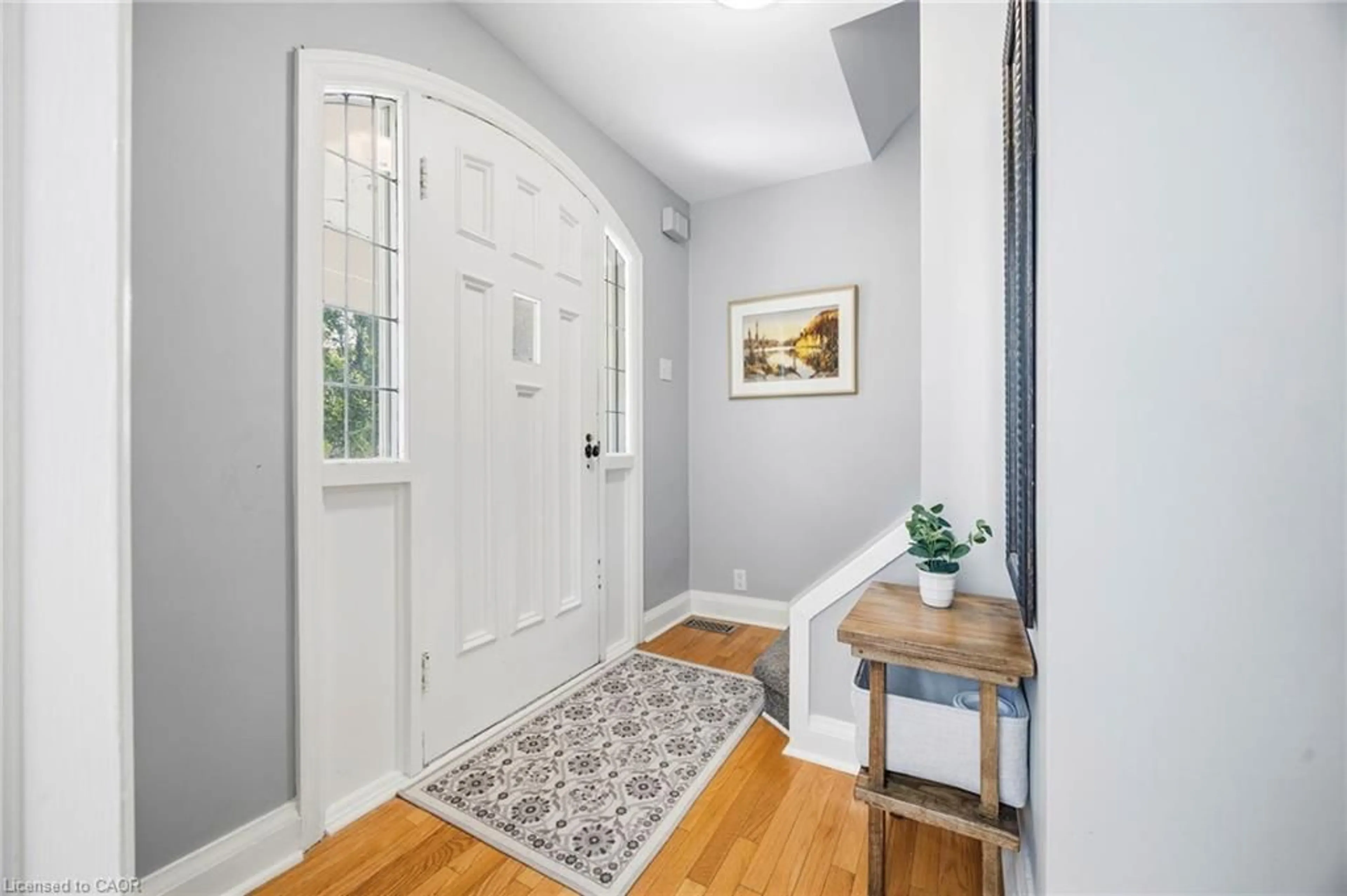 Indoor entryway for 164 Sheldon Ave, Kitchener Ontario N2H 3M8