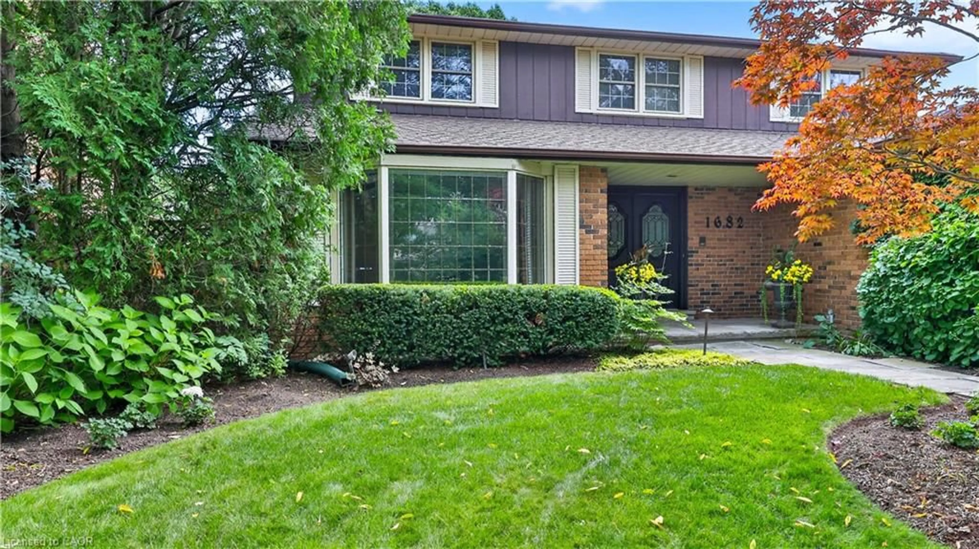 Home with brick exterior material, street for 1682 Medallion Crt, 10th Line Shore Ontario L5J 4G1