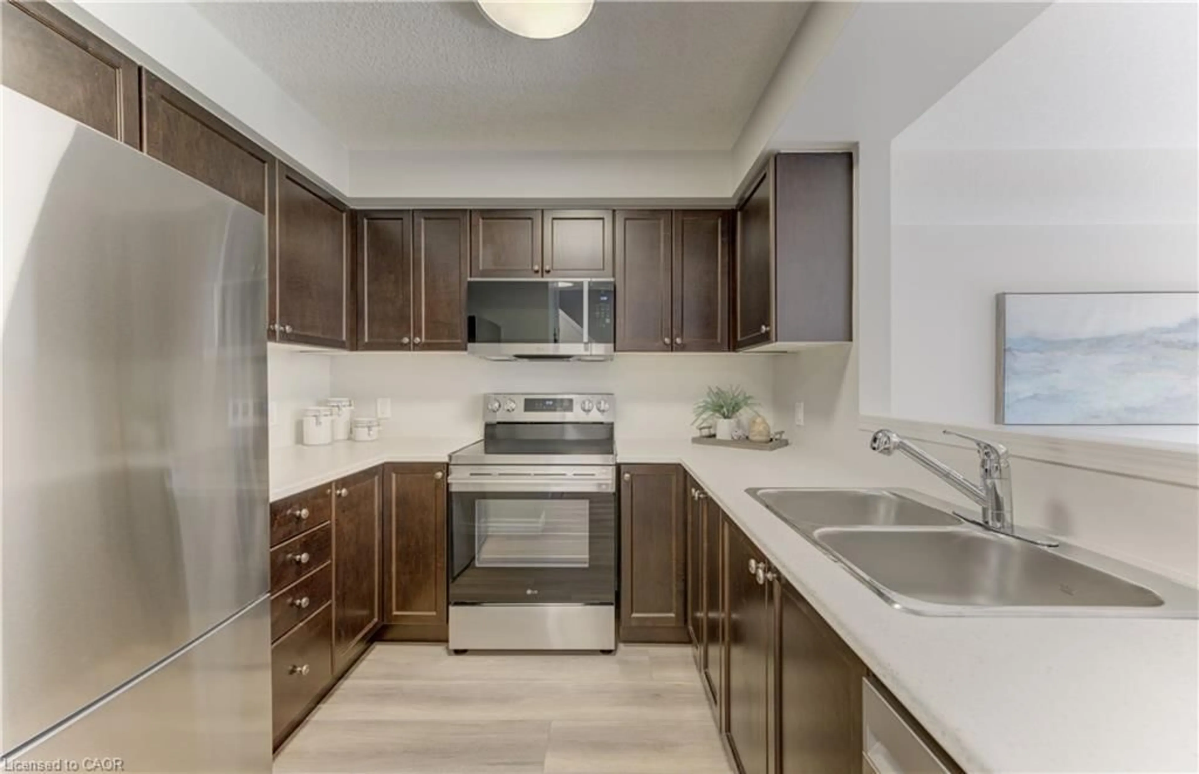 Standard kitchen, unknown for 975 Zeller Cres, Kitchener Ontario N2A 0C9