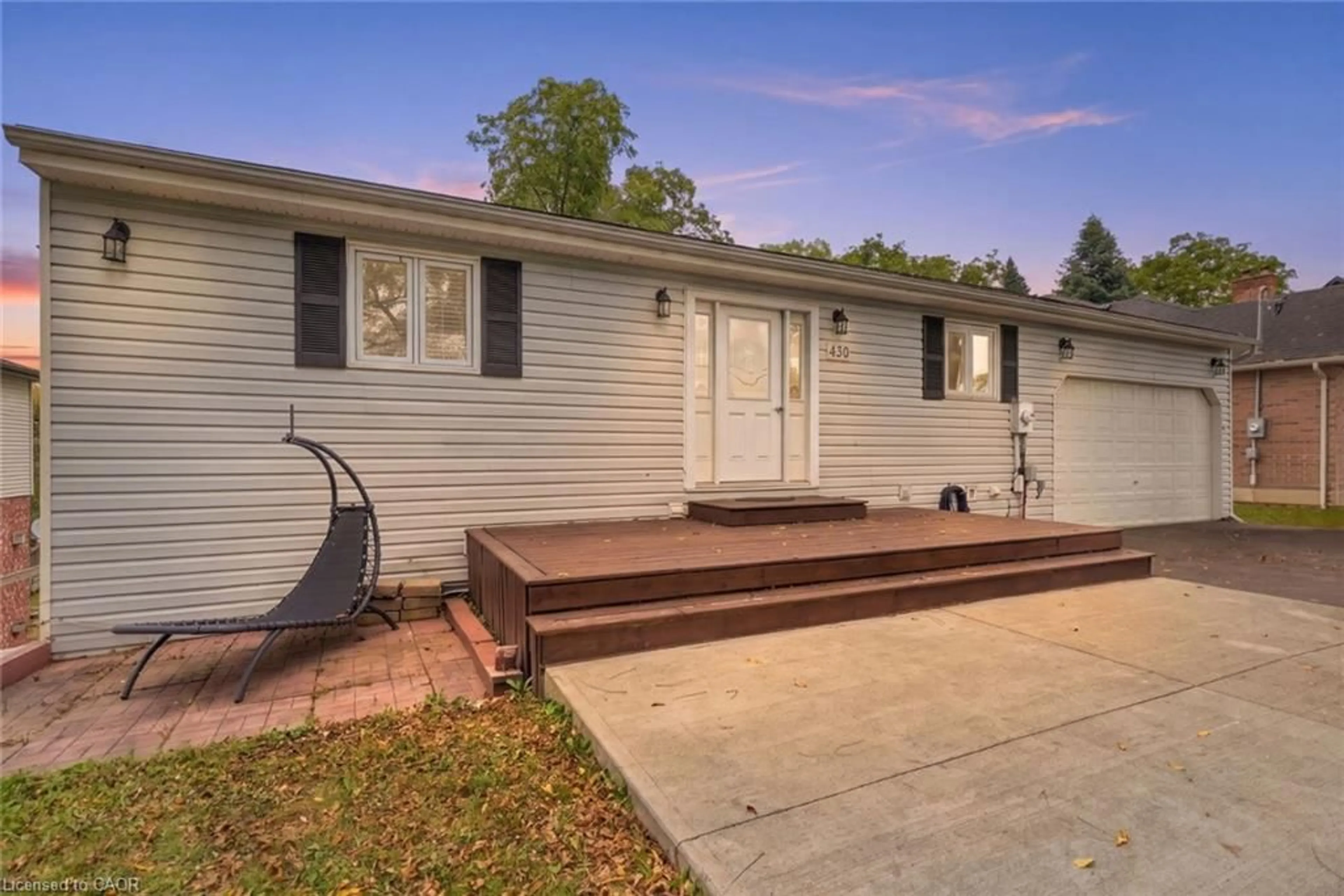 Home with vinyl exterior material, street for 430 Winniett St, Caledonia Ontario N3W 1E4