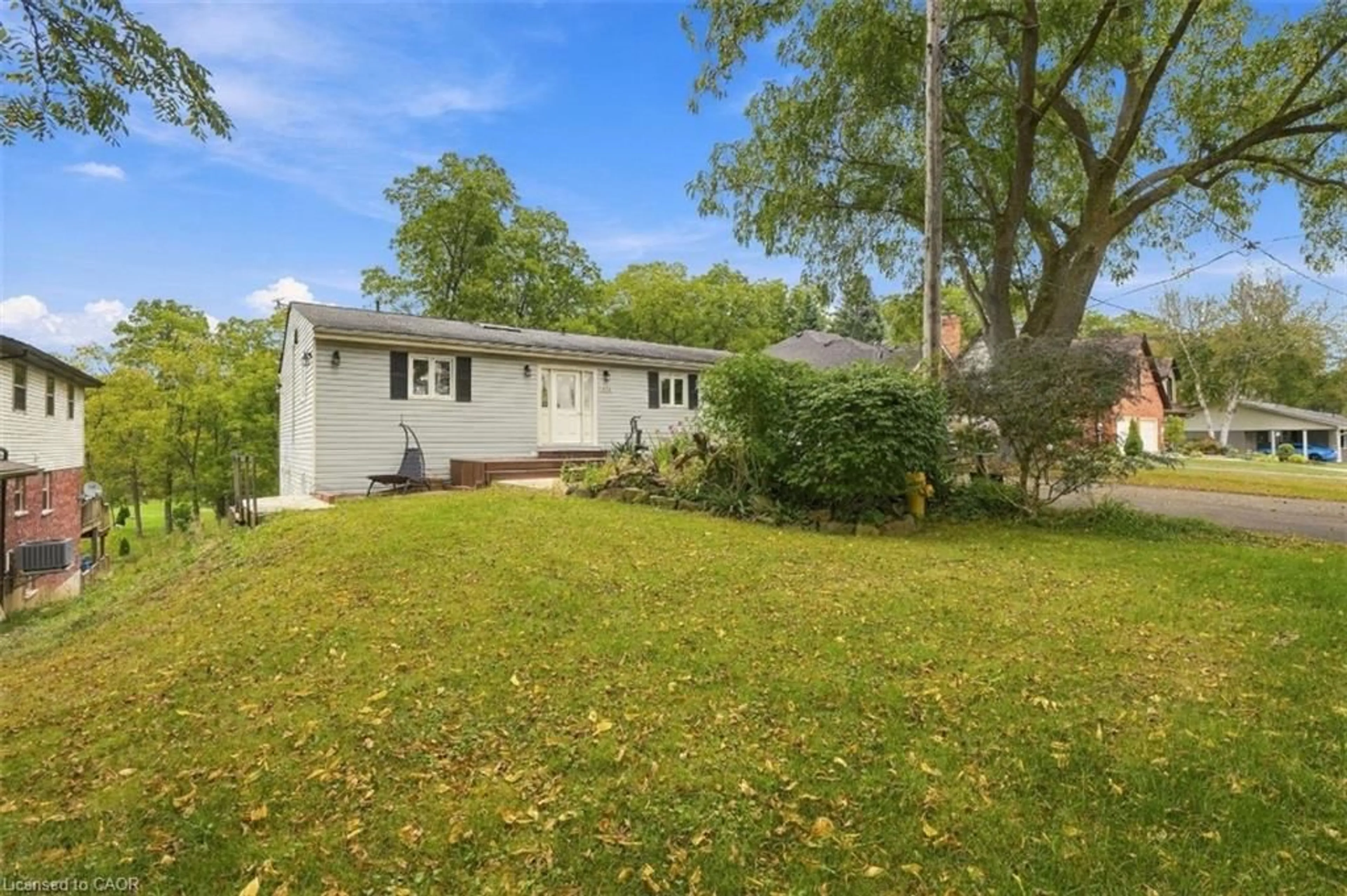 Unknown for 430 Winniett St, Caledonia Ontario N3W 1E4