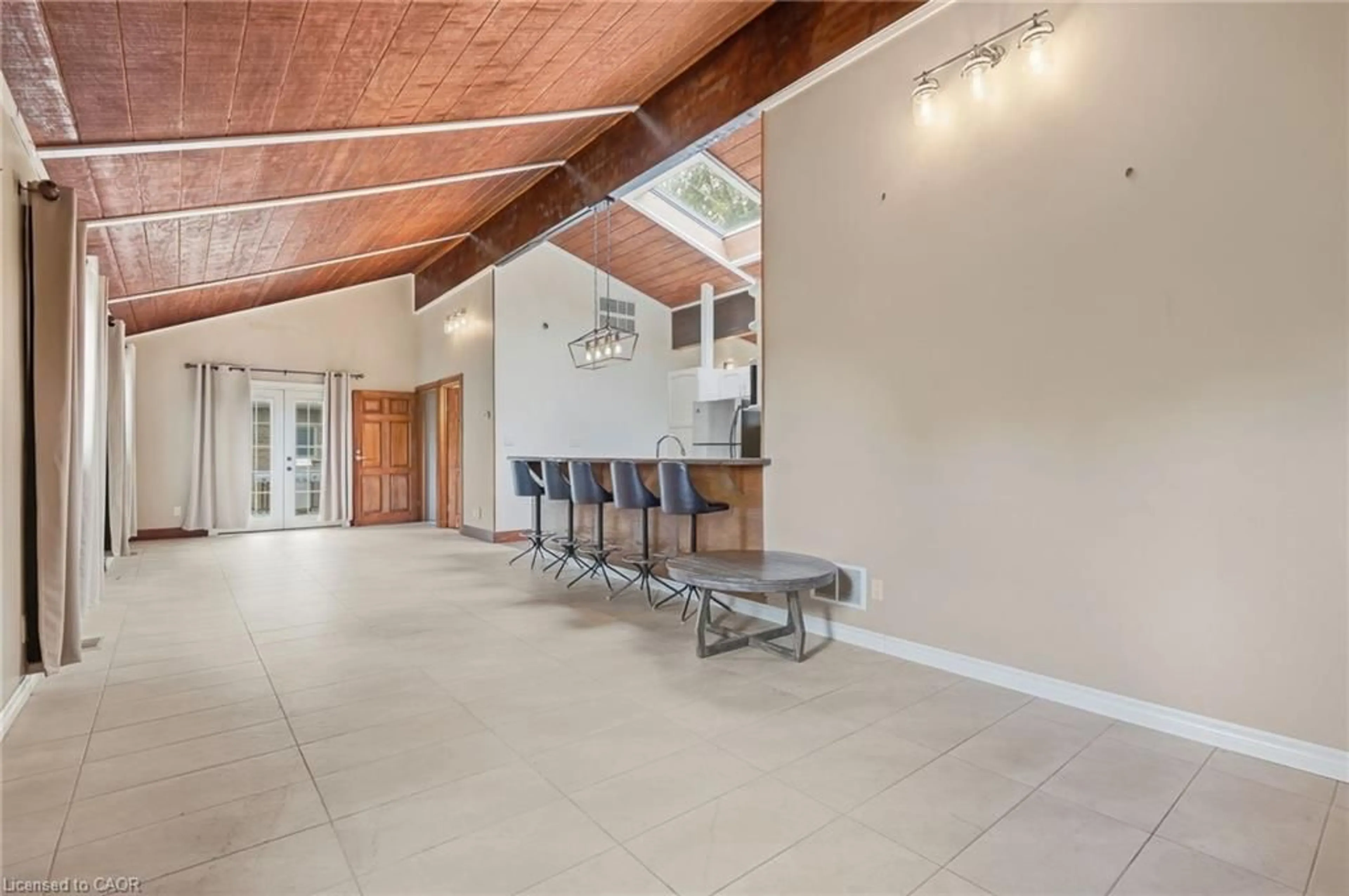 Indoor foyer for 430 Winniett St, Caledonia Ontario N3W 1E4