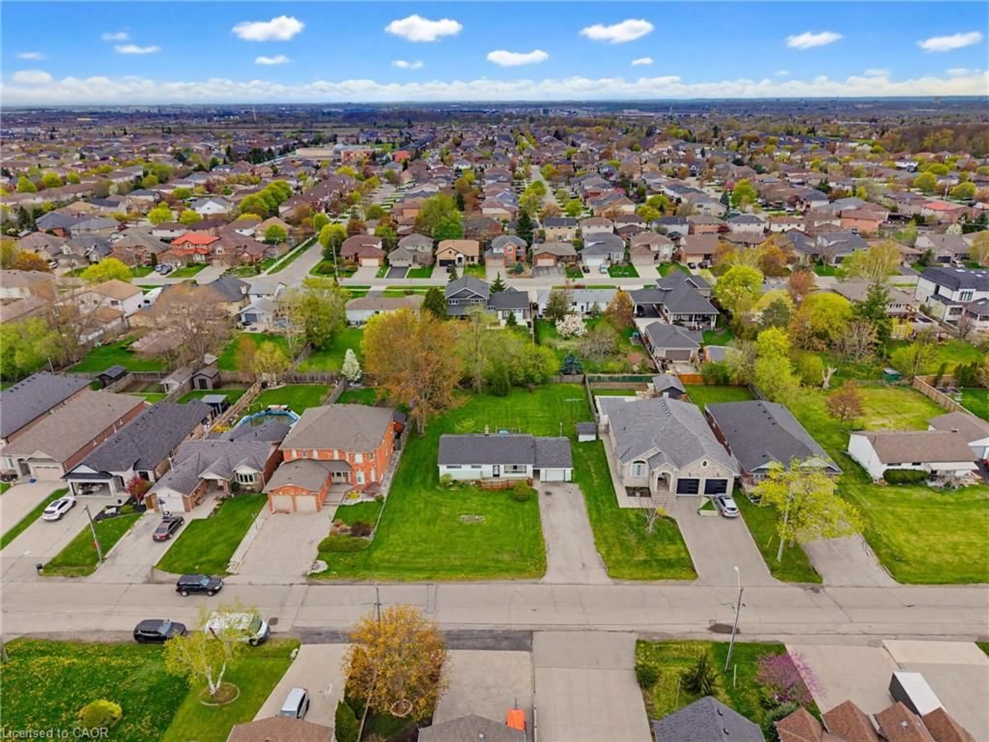 A pic from outside/outdoor area/front of a property/back of a property/a pic from drone, street for 29 Leckie Ave, Stoney Creek Ontario L8J 2S7